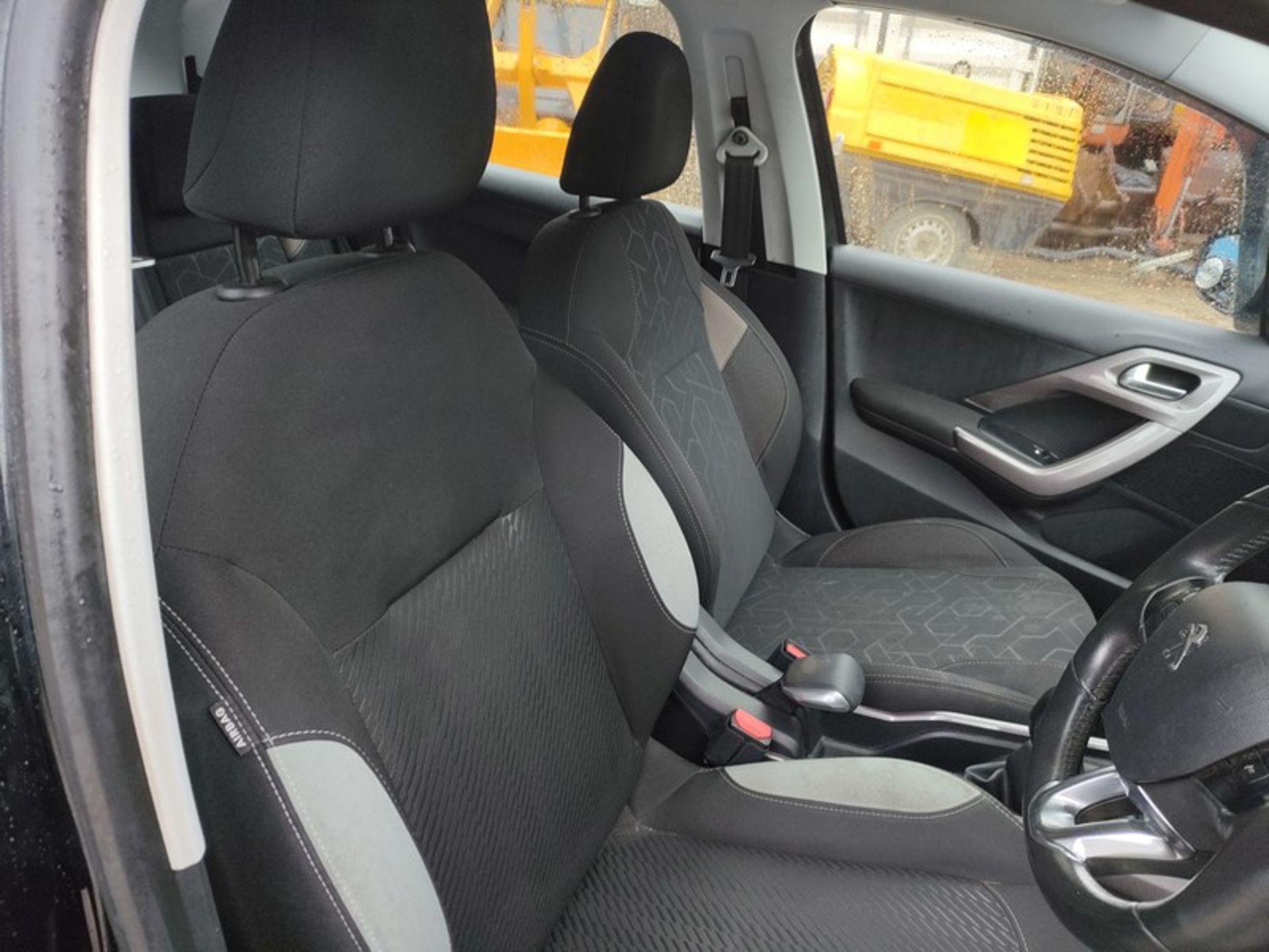 16/16 PEUGEOT 2008 ACTIVE BLUE HDI 1560cc 5 Speed Manual Diesel 5 Door Hatchback Black 126K EA16DMZ - Image 40 of 51