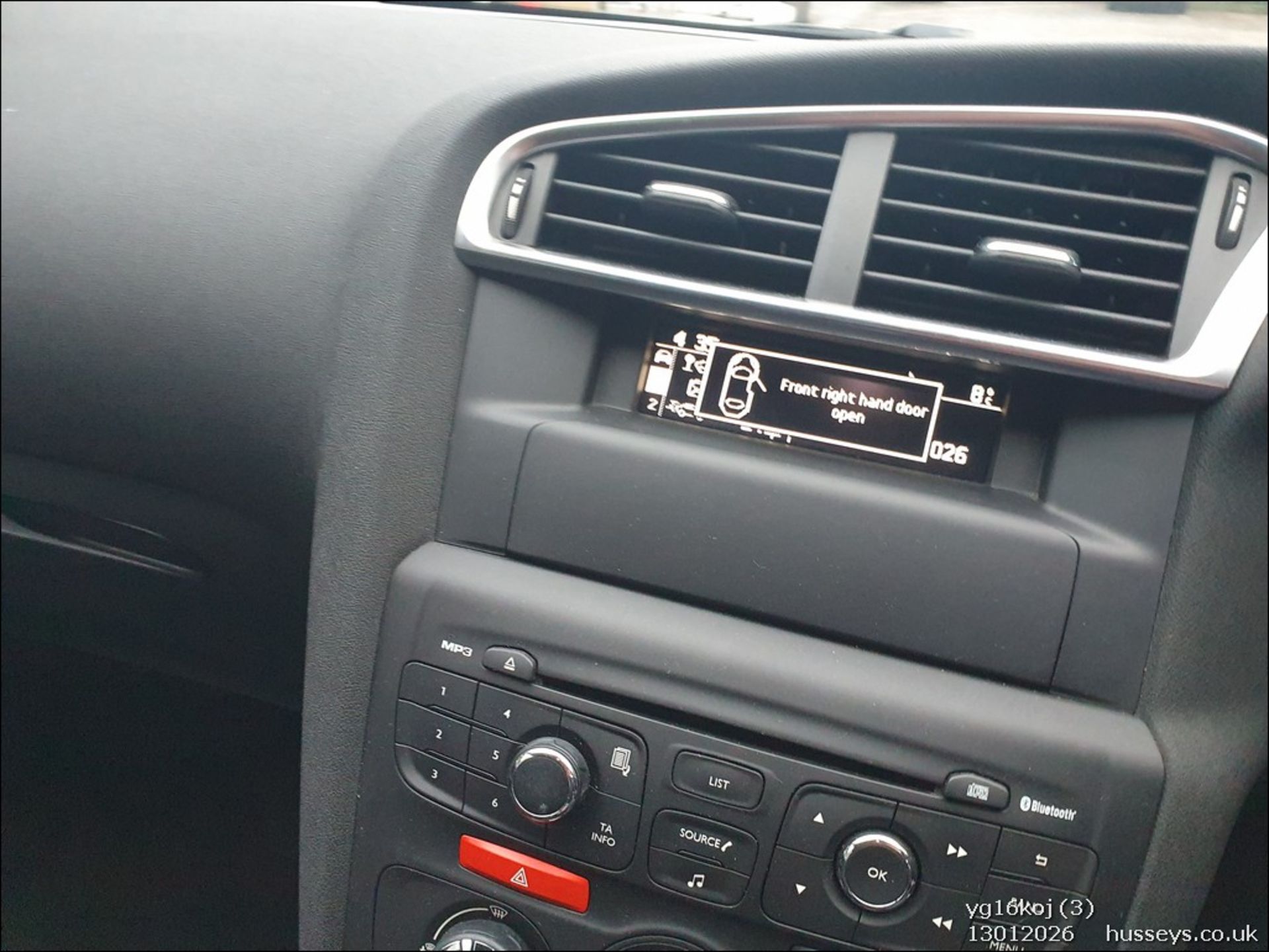 16/16 CITROEN C4 FEEL PURETECH 1200CC PETROL 5 DOOR HATCHBACK YG16KOJ - Image 4 of 44