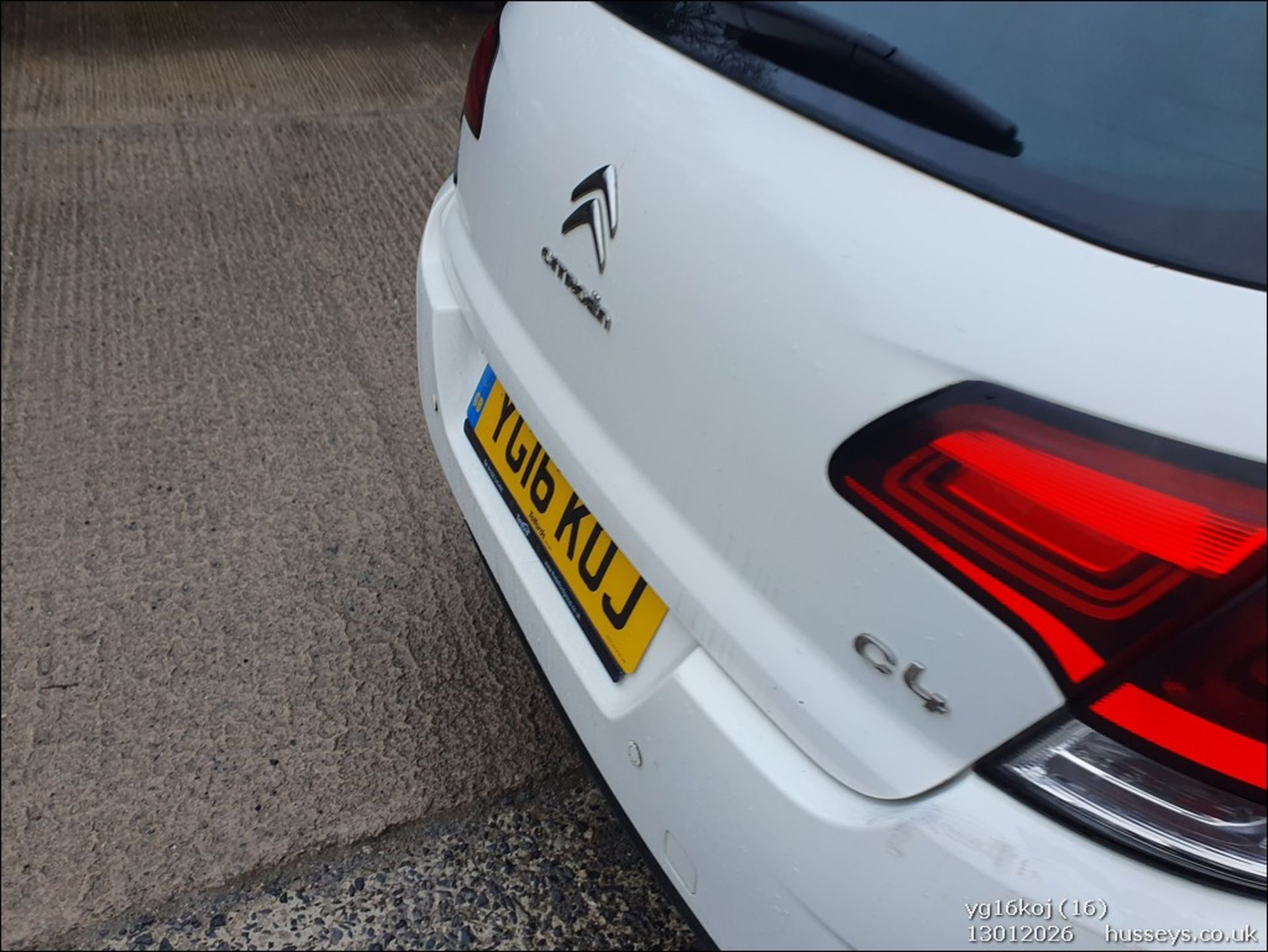 16/16 CITROEN C4 FEEL PURETECH 1200CC PETROL 5 DOOR HATCHBACK YG16KOJ - Image 17 of 44