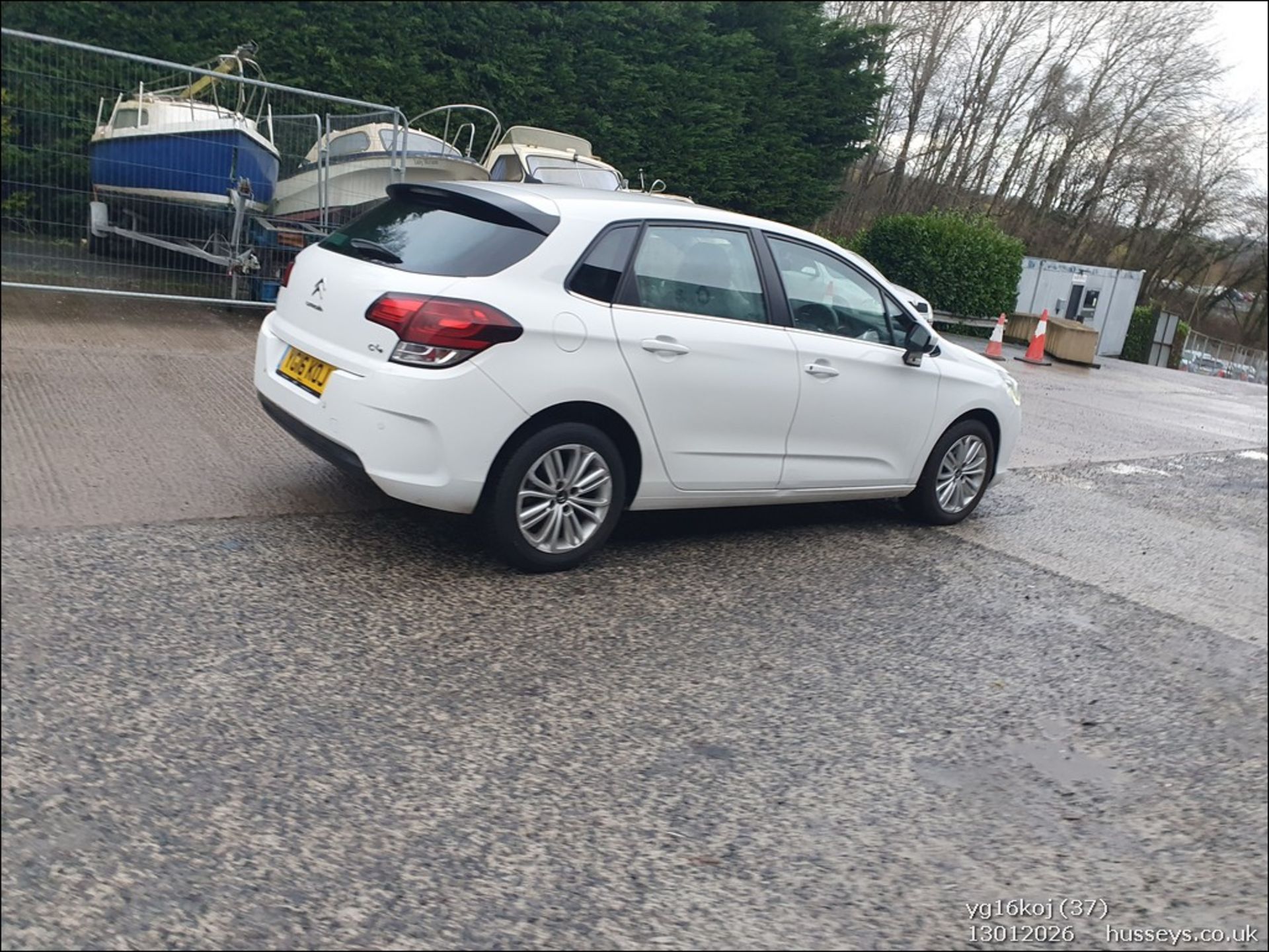 16/16 CITROEN C4 FEEL PURETECH 1200CC PETROL 5 DOOR HATCHBACK YG16KOJ - Image 38 of 44