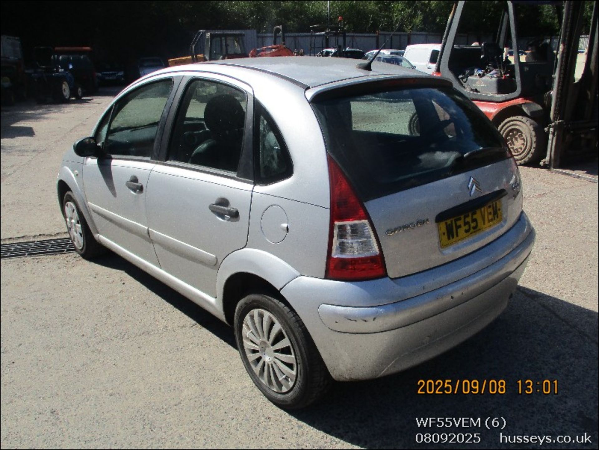 05/55 CITROEN C3 DESIRE 1360cc 5 Spd Manual Petrol 5 Dr H/Back (Silver, 100k) WF55VEM - Image 6 of 17