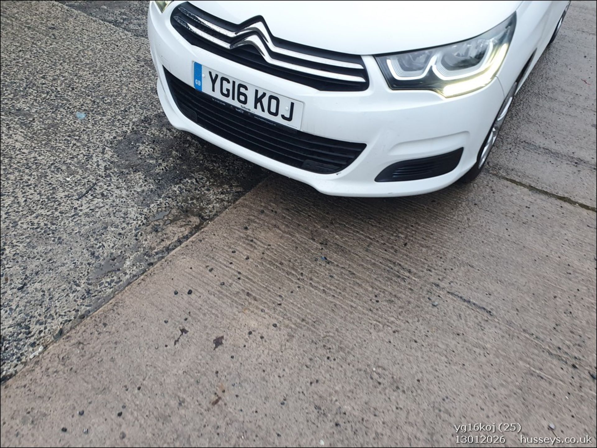 16/16 CITROEN C4 FEEL PURETECH 1200CC PETROL 5 DOOR HATCHBACK YG16KOJ - Image 26 of 44