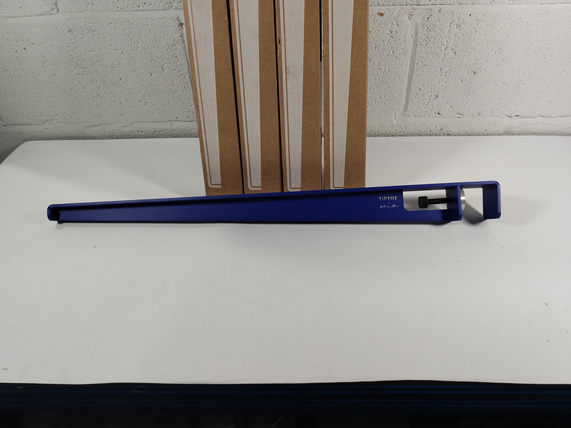 Four as new TipToe x Klein Blue 75cm table legs in ultramarine blue (Dimensions: 75 x 6 x 6cm, EAN: - Image 3 of 3