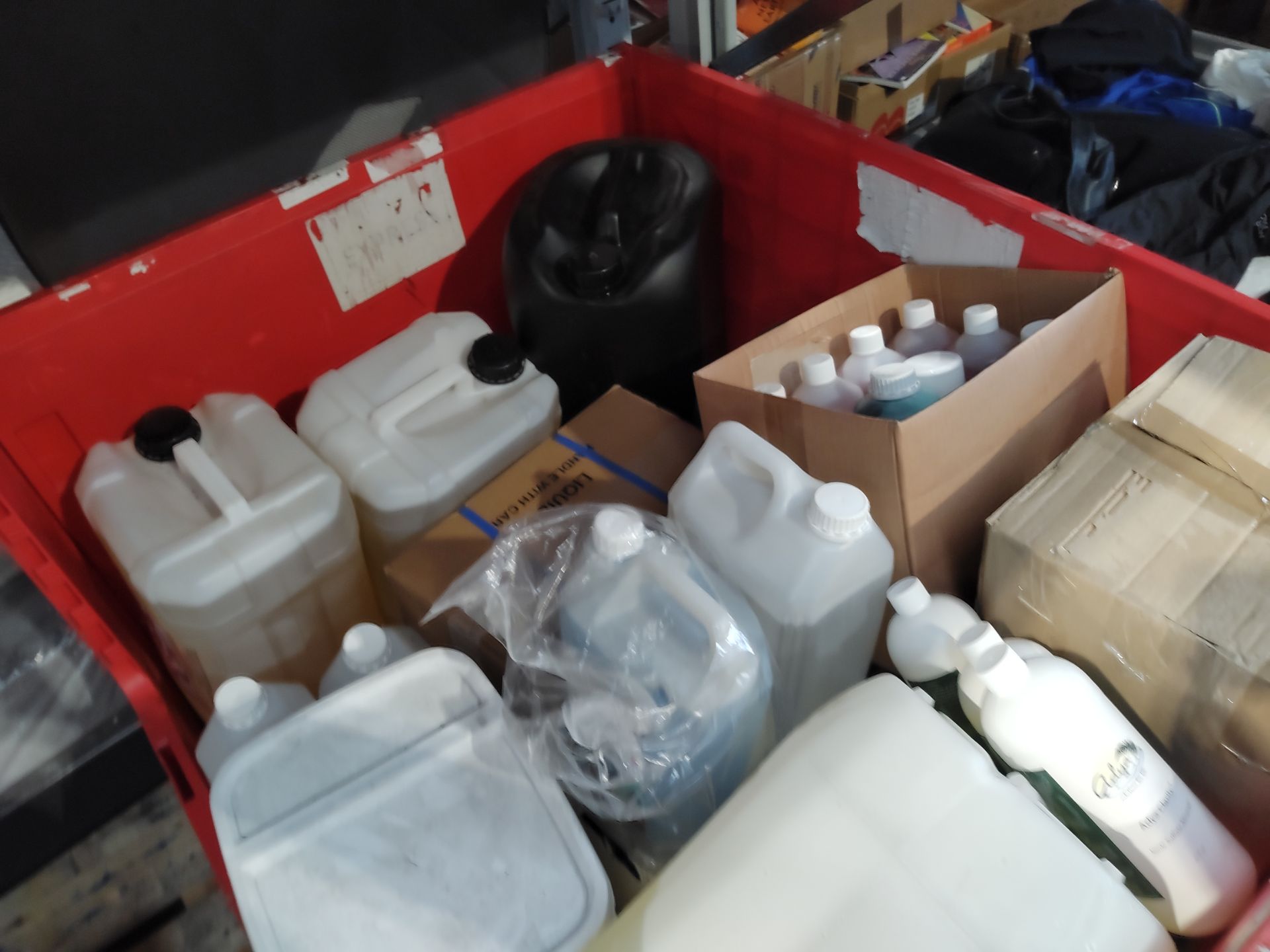 Assorted liquids and related items to include screen wash, multi surface cleaner and disinfectant (s - Image 4 of 4