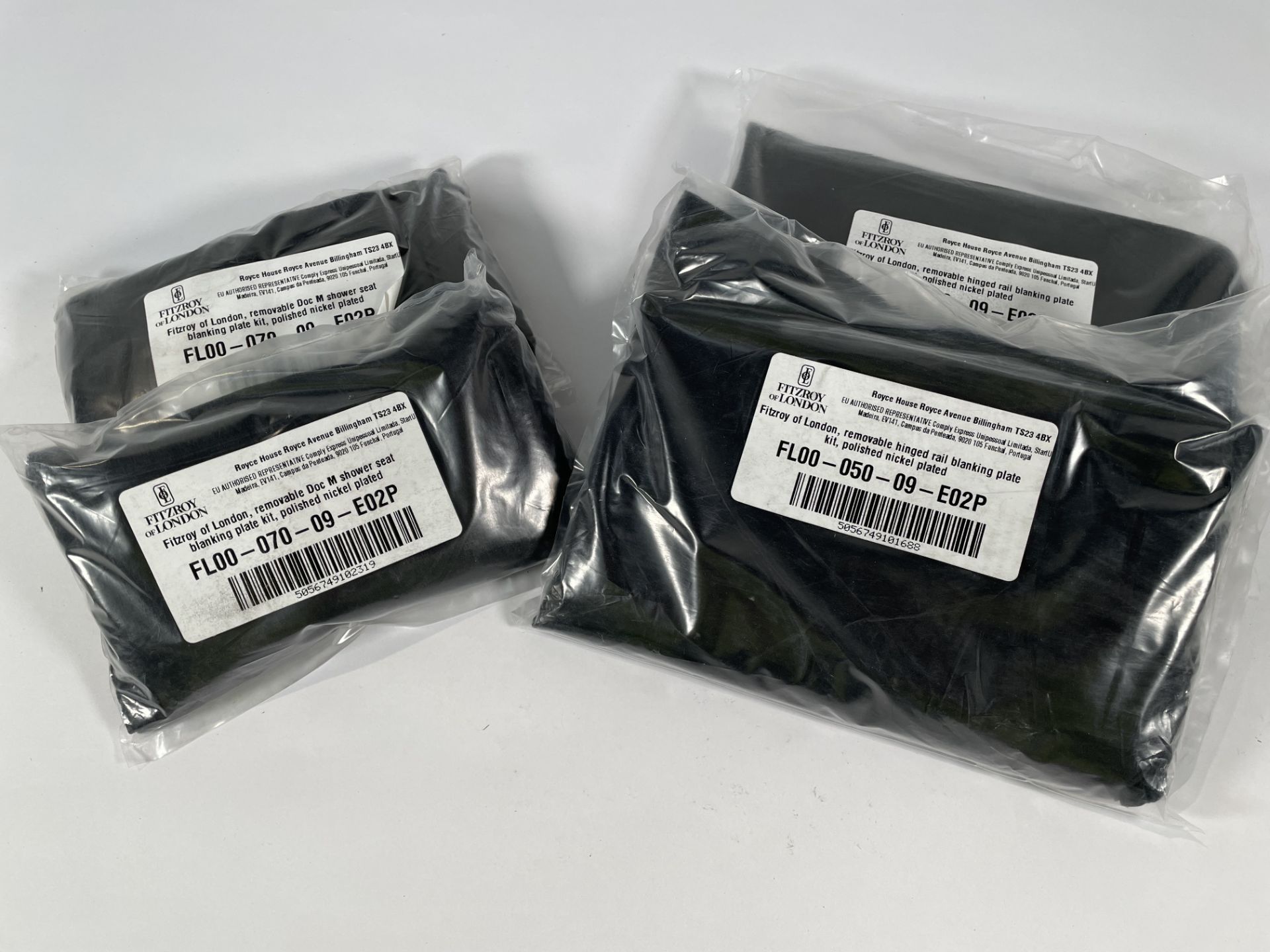 As new Fitzroy of London bathroom fixings: The Constable 800mm, stainless steel, concealed fixing, s - Image 4 of 4