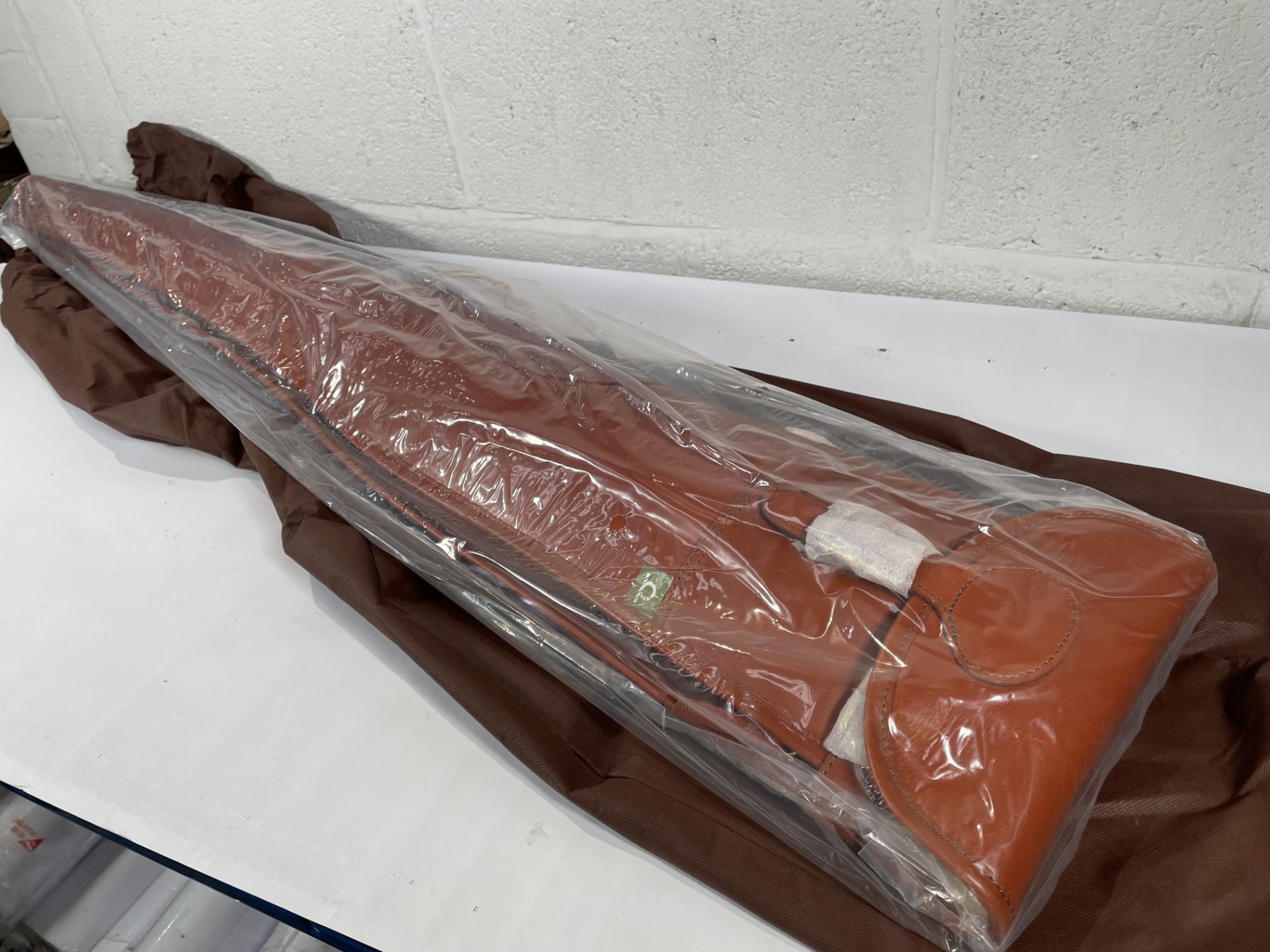 An as new Chatham CT922A-30 Gun Slip, chestnut (30").