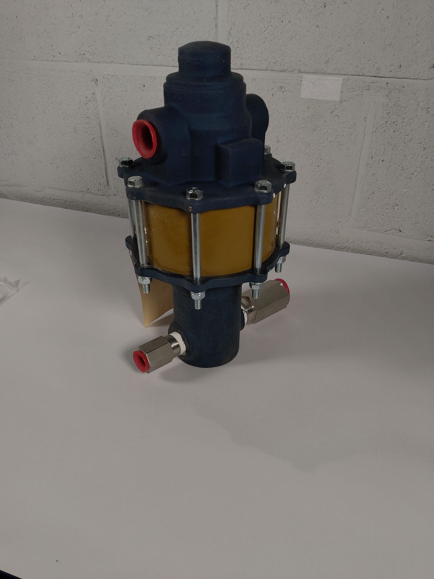 A pre-owned SC Hydraulic air driven liquid pump 10-5000W003L. - Image 2 of 3