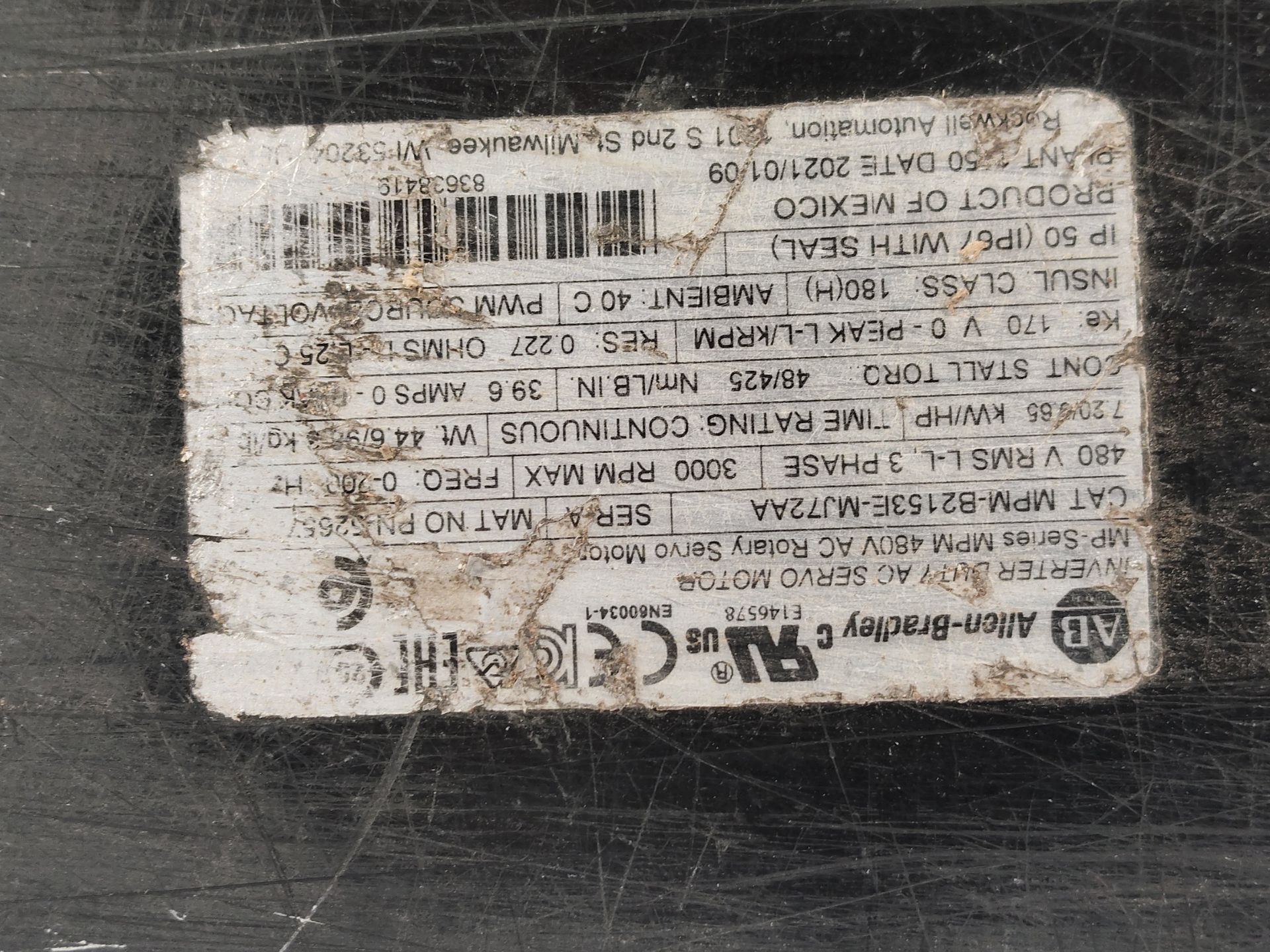 A pre-owned Allen-Bradley 480V inverter duty AC Servo motor (REF: MPM-B2153E-MJ72AA). - Image 2 of 2