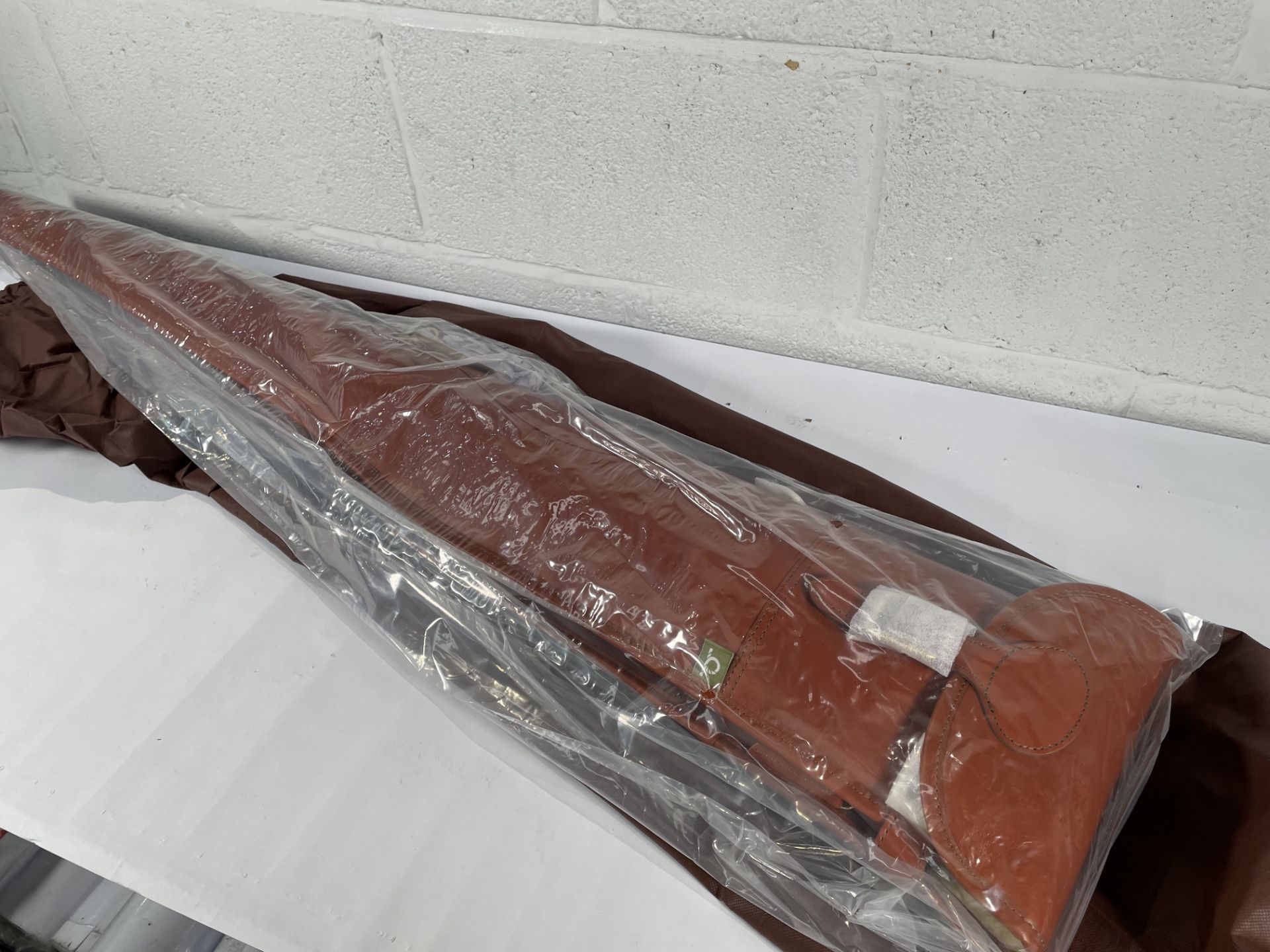 An as new Chatham CT922A-32 Gun Slip, chestnut (32").