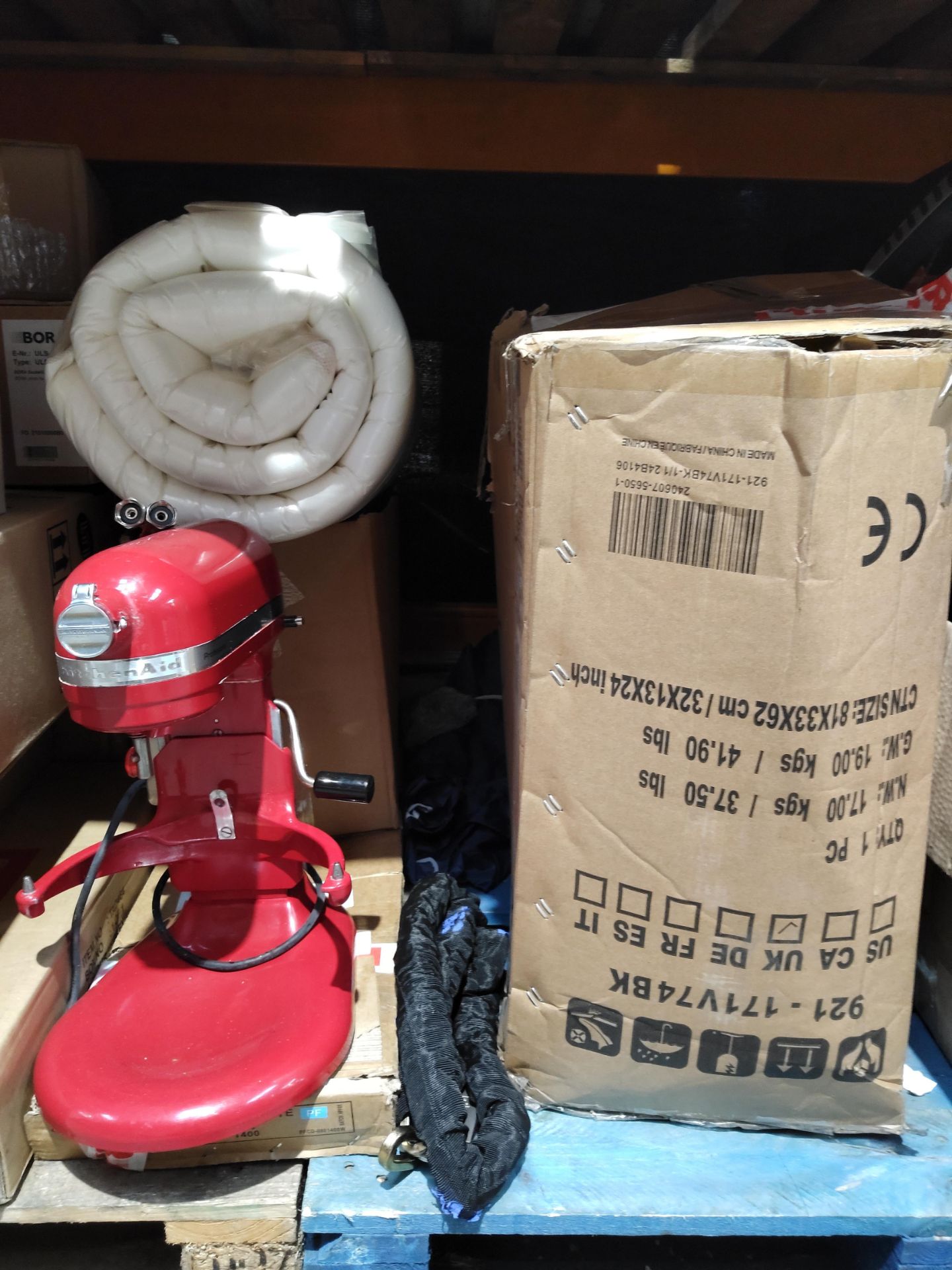 A large quantity of assorted mainly household related items. - Image 3 of 6