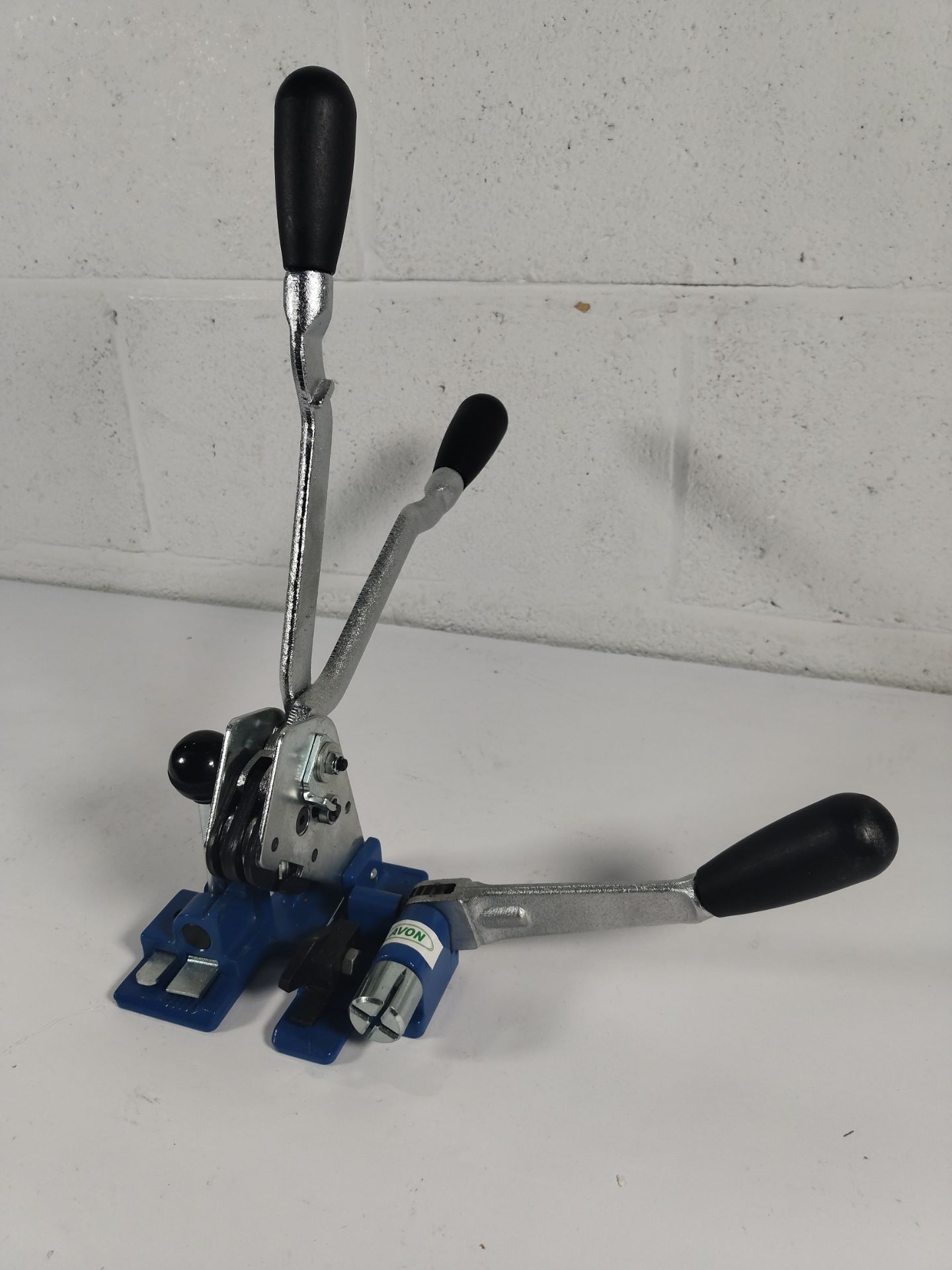 An as new Cromwell Industrial Supplies 12mm combination 2 in 1 strapping tool.