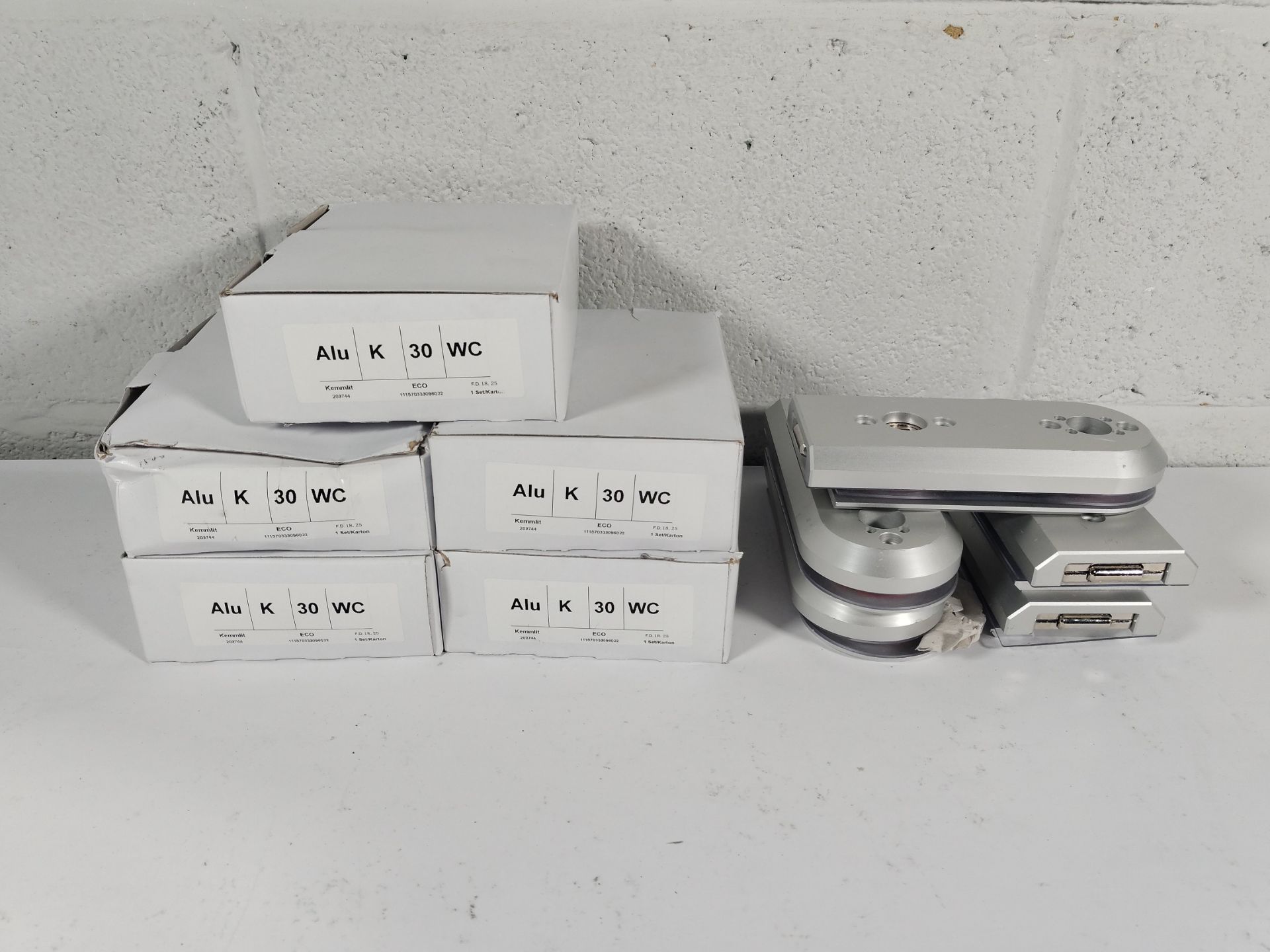 Five as new Kemmlit Basic cubicle locks, some have some cosmetic damage.