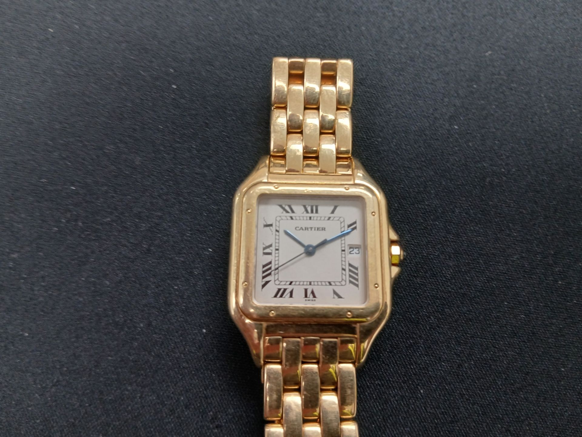 An 18ct gold Cartier wristwatch with square gold case, fitted with an 18ct gold link bracelet. - Image 5 of 7