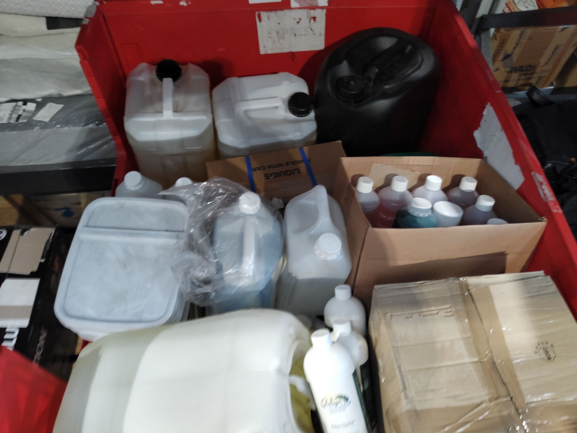 Assorted liquids and related items to include screen wash, multi surface cleaner and disinfectant (s - Image 3 of 4