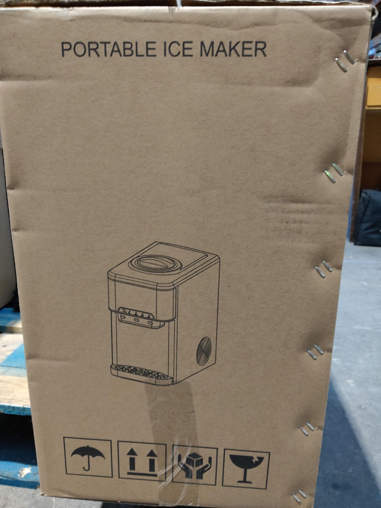 A Klarstein Aqueous hot, cold and ice cube machine.