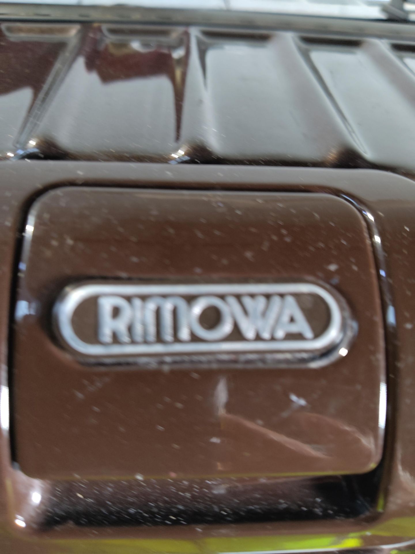 A pre-owned Rimowa polycarbonate shell wheeled suitcase. (H65 - L40). - Image 3 of 6