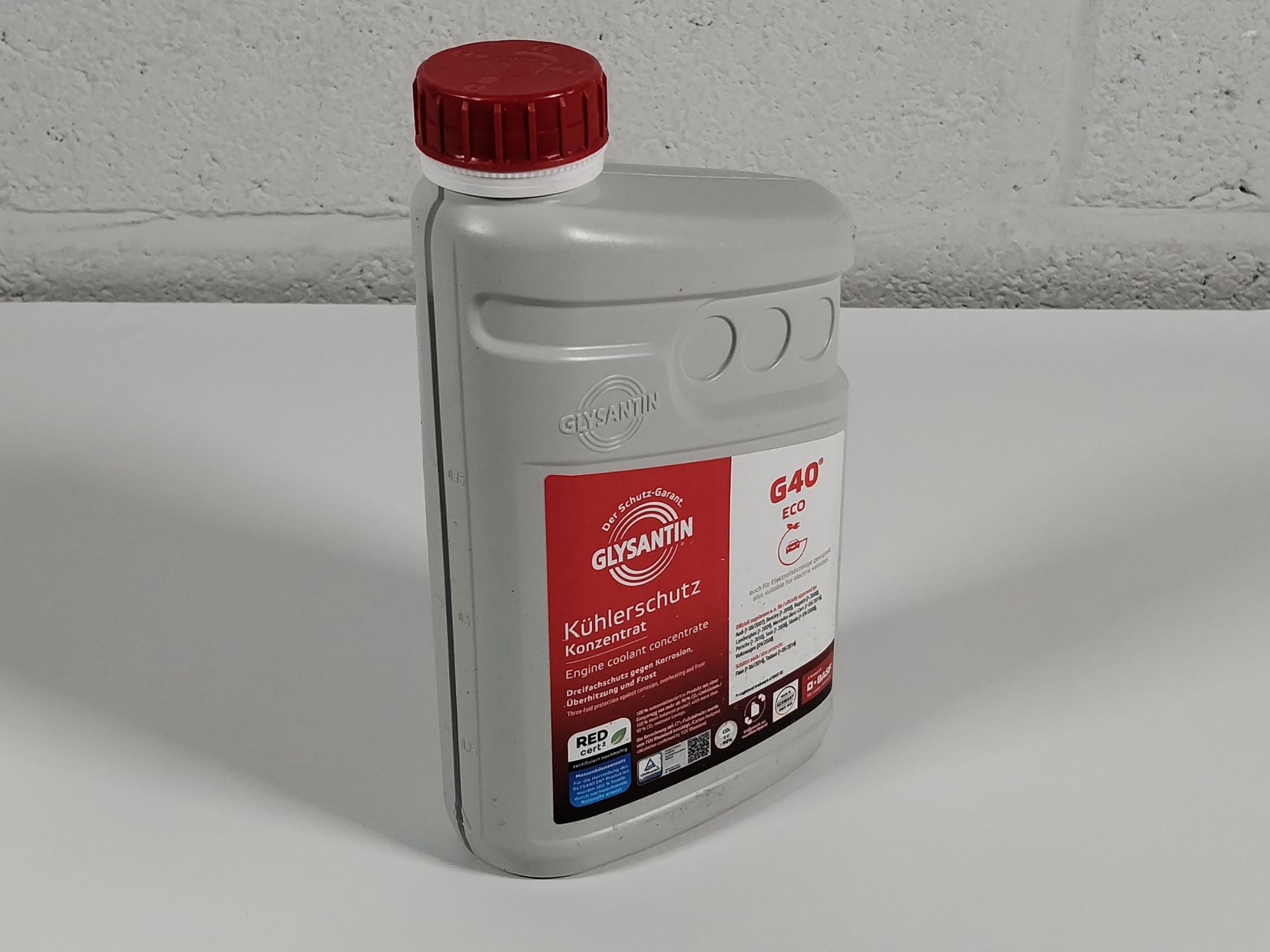 Nine as new Glysantin Engine Coolant Concentrate , G40 ECO, 1L (401443908181/EXP: 01/01/2028).