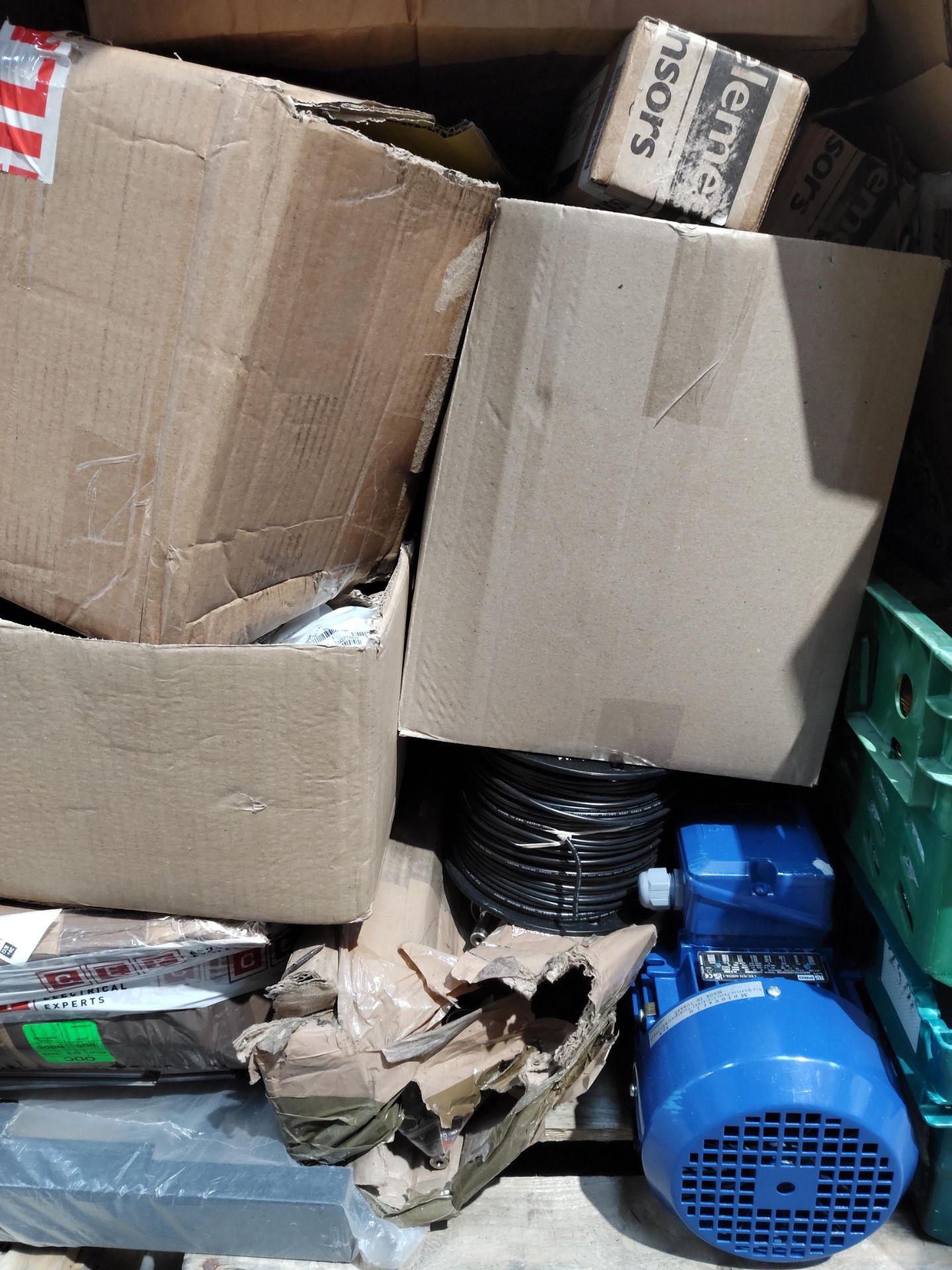 A large quantity of assorted mainly industrial related items. - Image 3 of 6