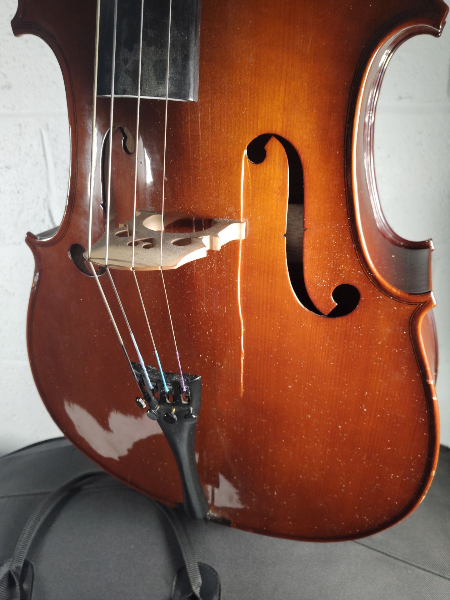 A pre-owned Stentor Student II 4/4 cello with a case and bow, damaged body (Sold as Seen). - Image 2 of 2