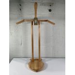 A Wooden Stand for Lorica Segmentata, Helmet, etc (via Battle Merchant).