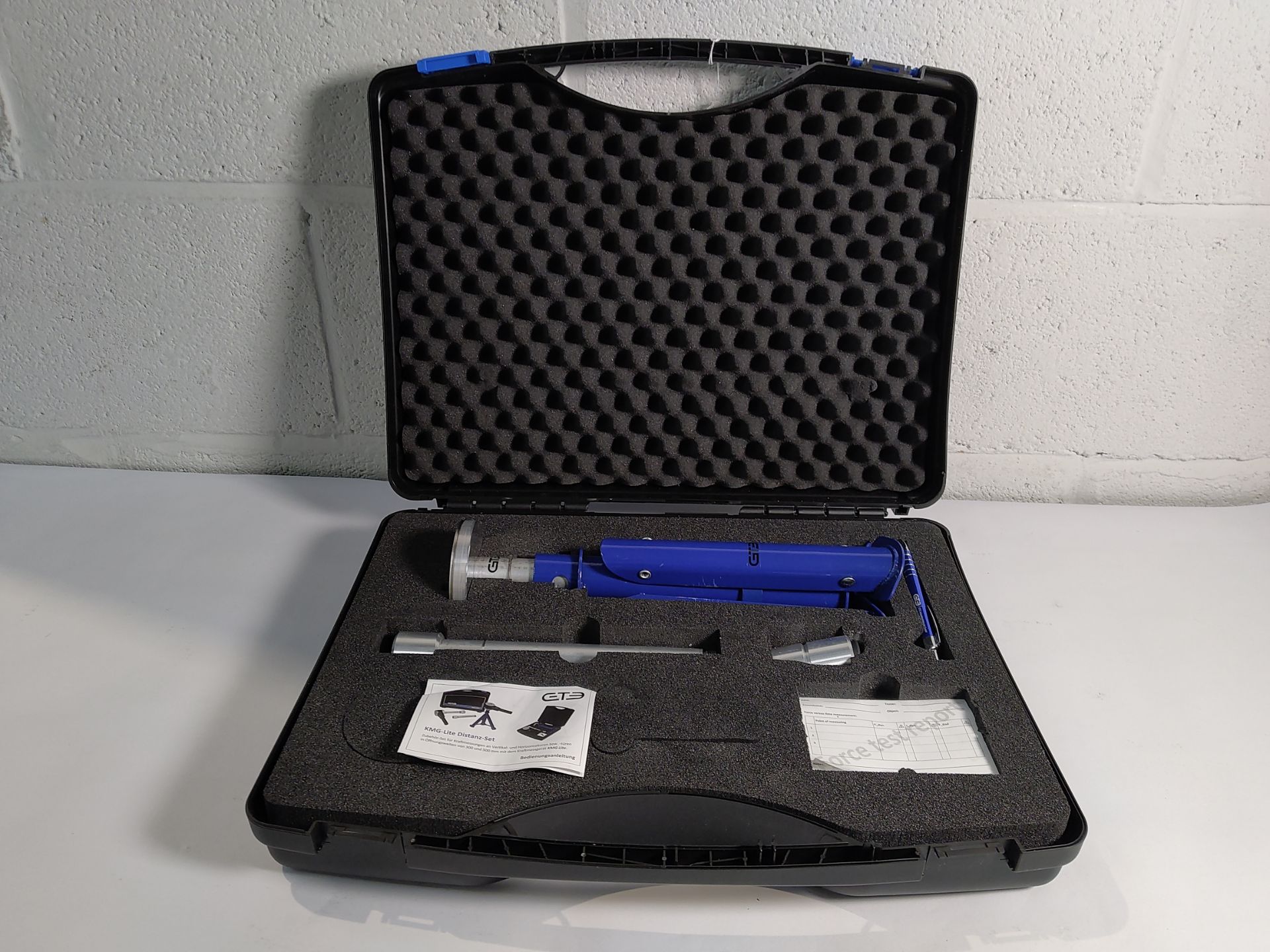 A GTE KMG-Lite Distance Set with carry case. - Image 2 of 3