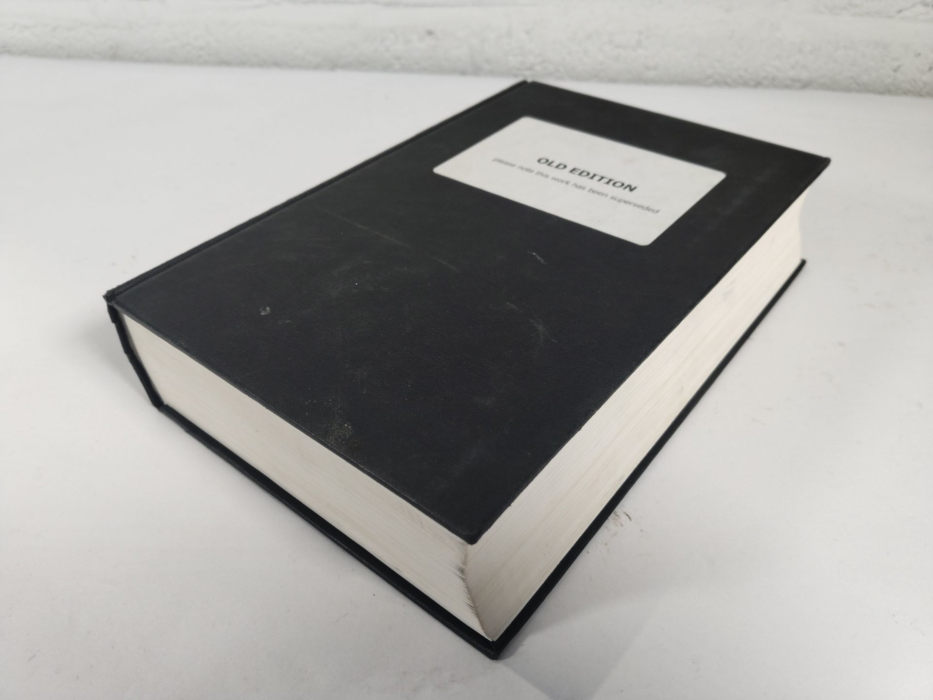 Seven assorted Law and Court hardcover books to include: 1. Partnership Law - Bloomsbury Professiona - Image 5 of 8