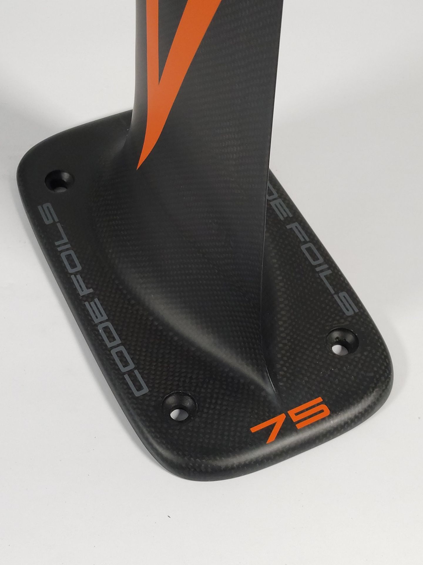 An as new Code Foils 75 foilboard carbon mast, Size: 75cm. - Image 2 of 2