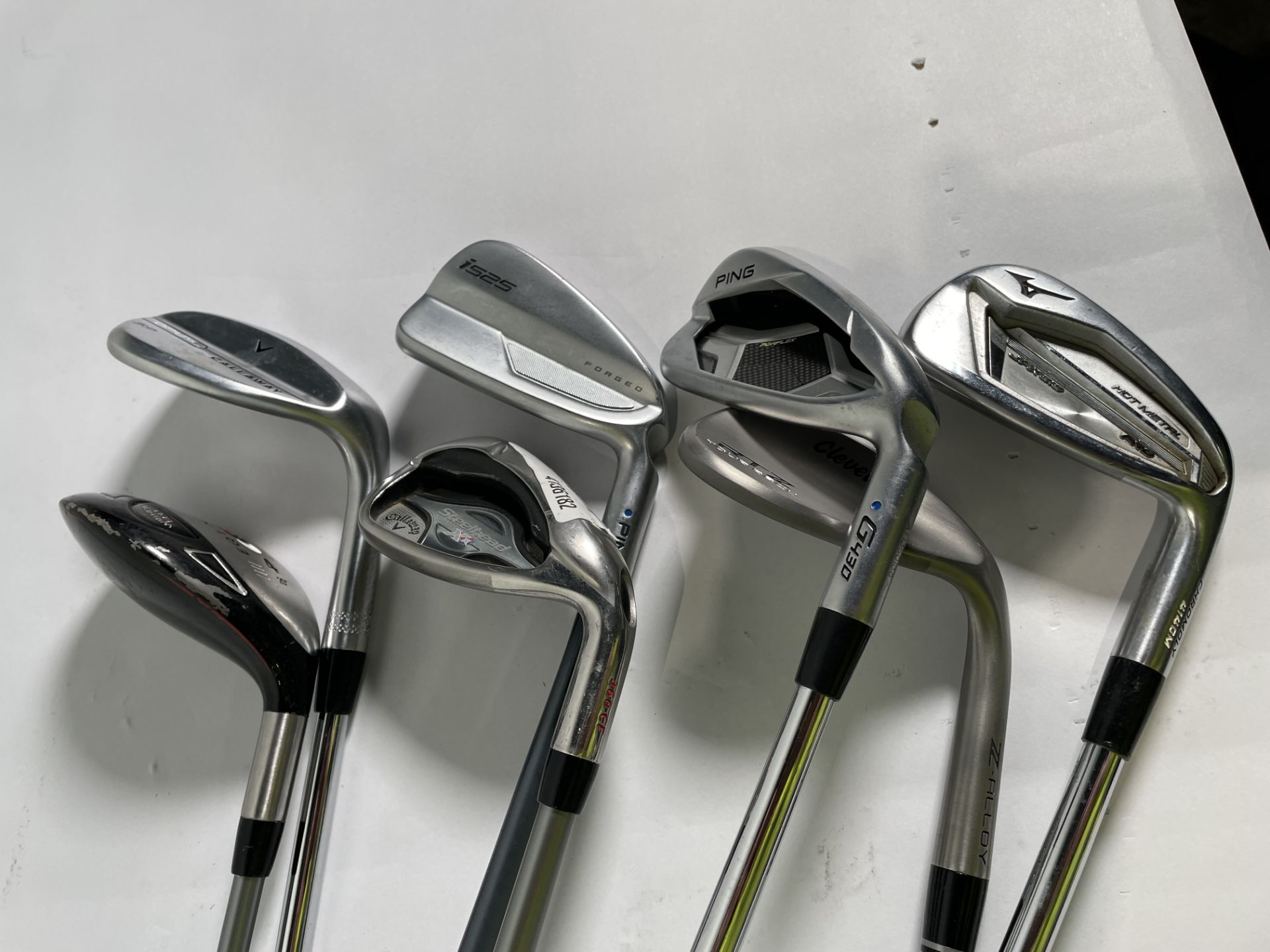 Seven assorted pre-owned golf clubs (all RH), to include Callaway Steelhead XR, Ping i525 and Clevel - Image 2 of 3