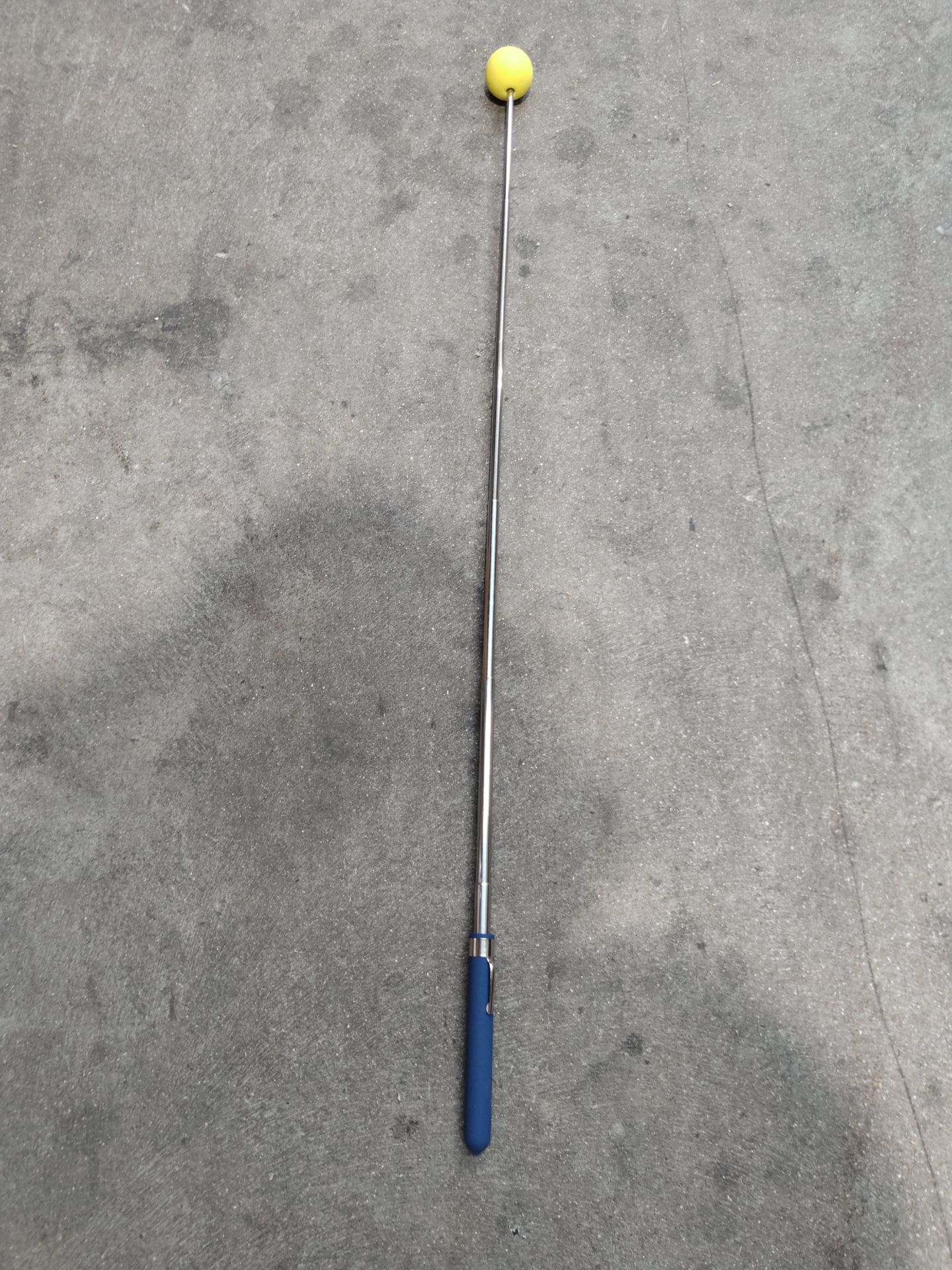 A pallet of Doggie Solutions Target Training sticks (approximately 2000). - Image 2 of 3