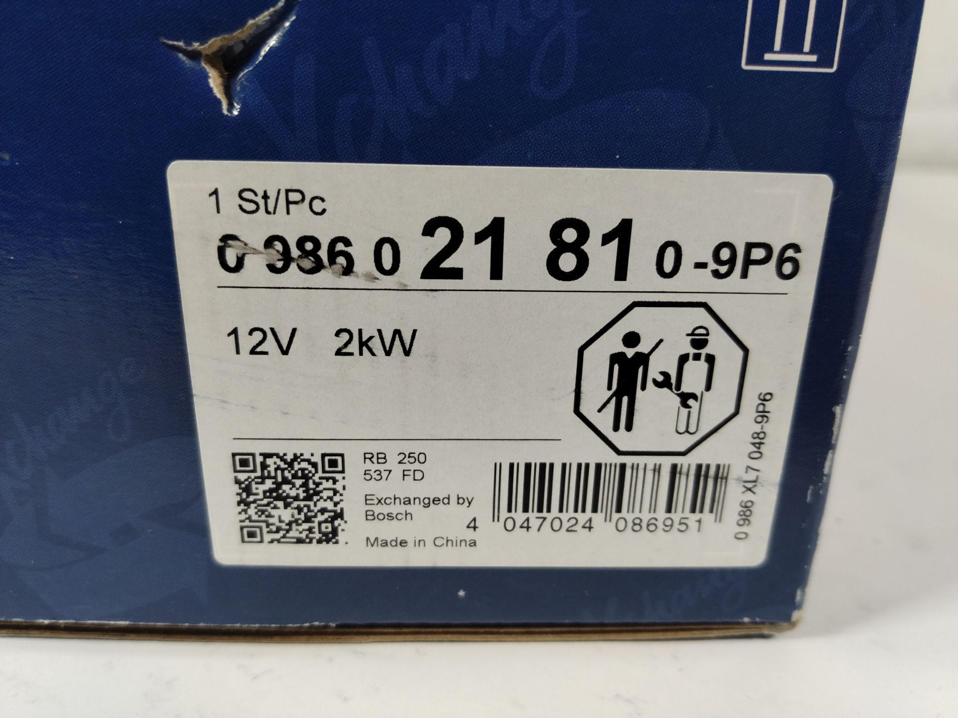 A remanufactured Bosch starter motor 12v 2kW for possible Ford Transit fitment model unknown, sealed - Image 2 of 3