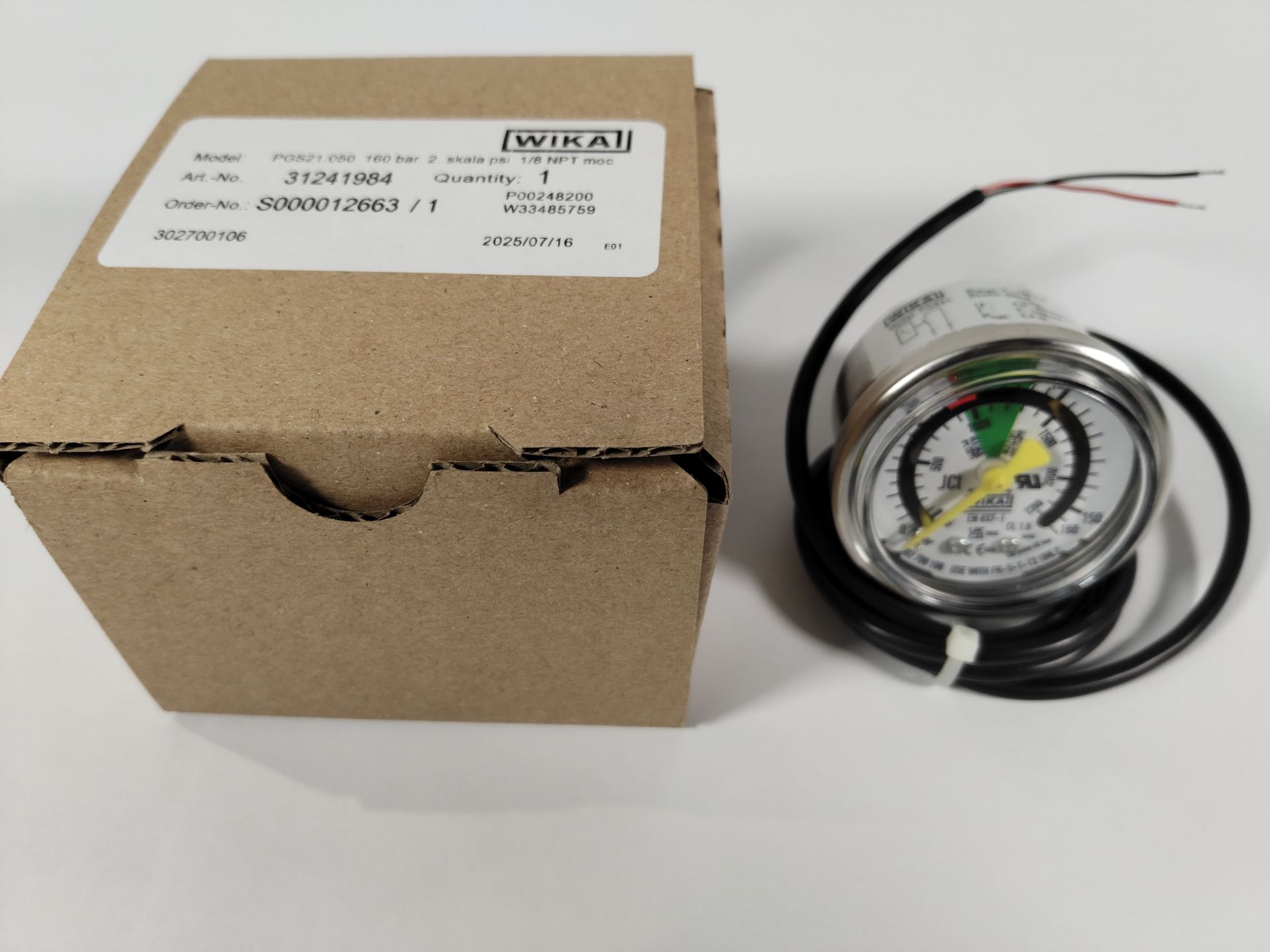 Fifty Wika 160 PSI range industrial gauges,1/8 NPT, boxed (PGS21).