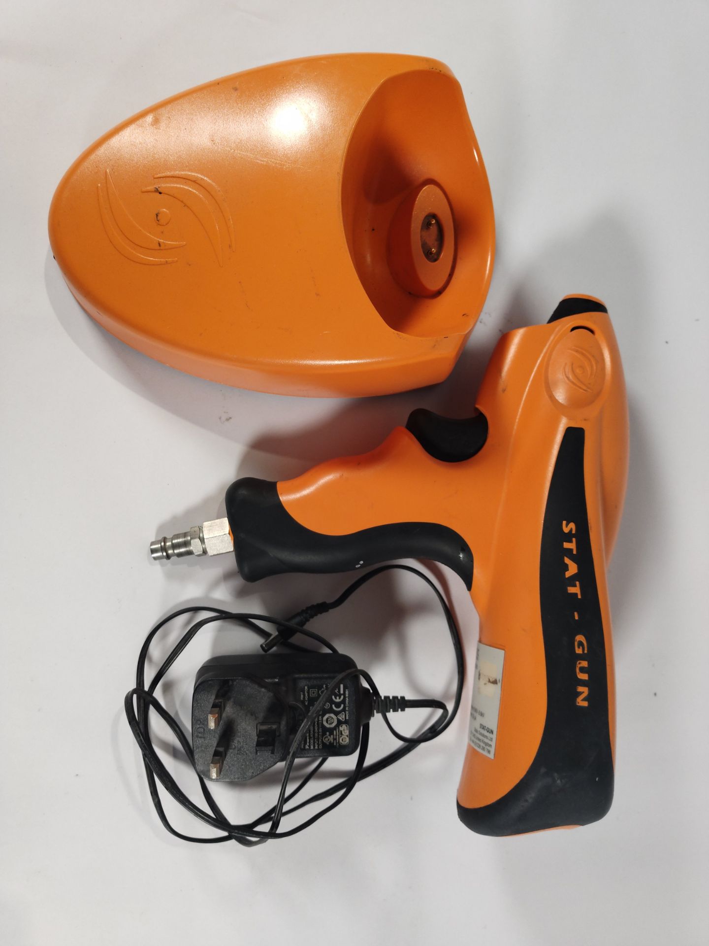 A pre-owned Stat-Gun battery ionization gun with charger. - Image 2 of 2