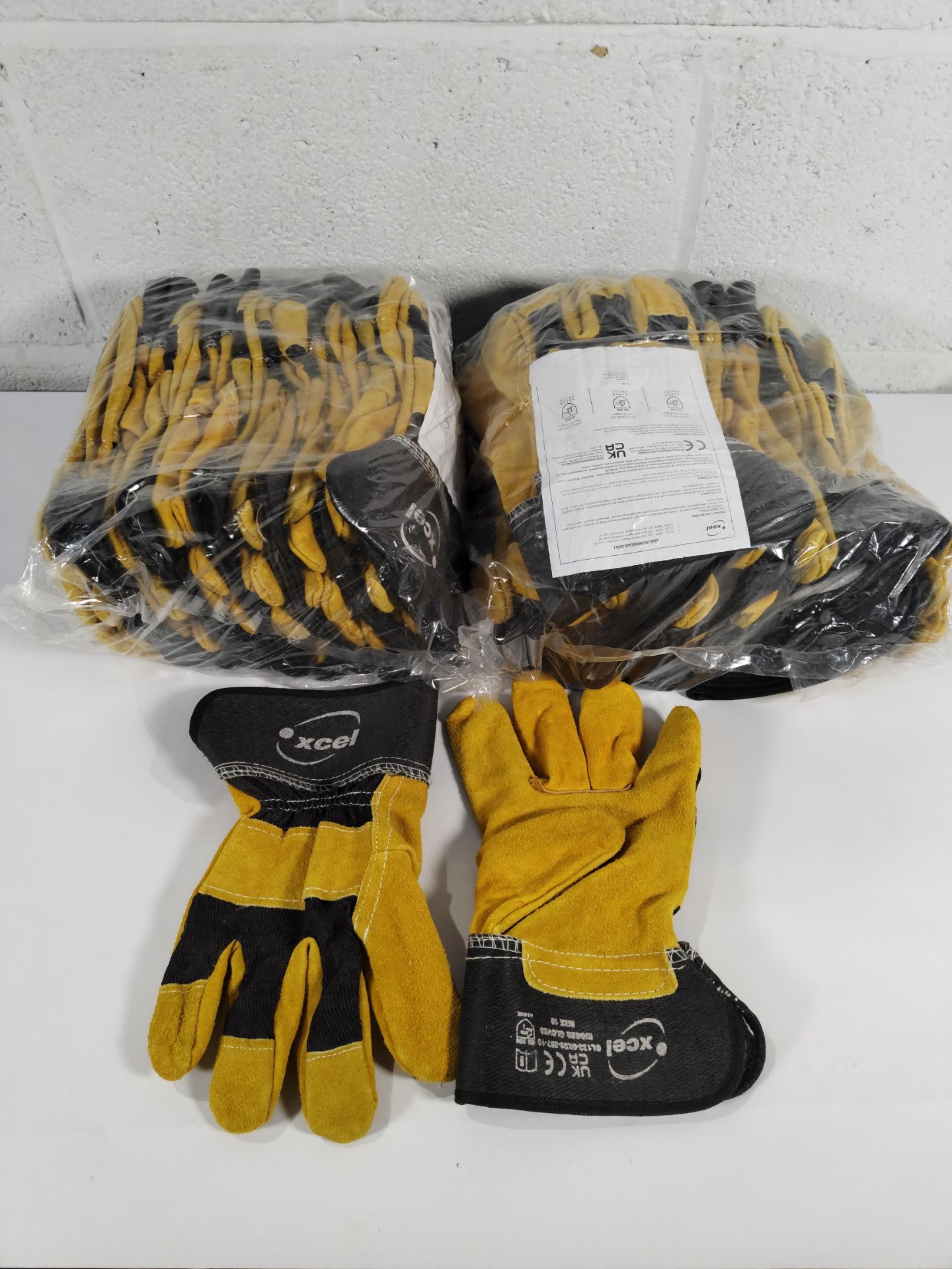 Twenty two pairs of Xcel heavy duty rigger gloves in tan/black, size 10 (GL132-0K09-287-10).