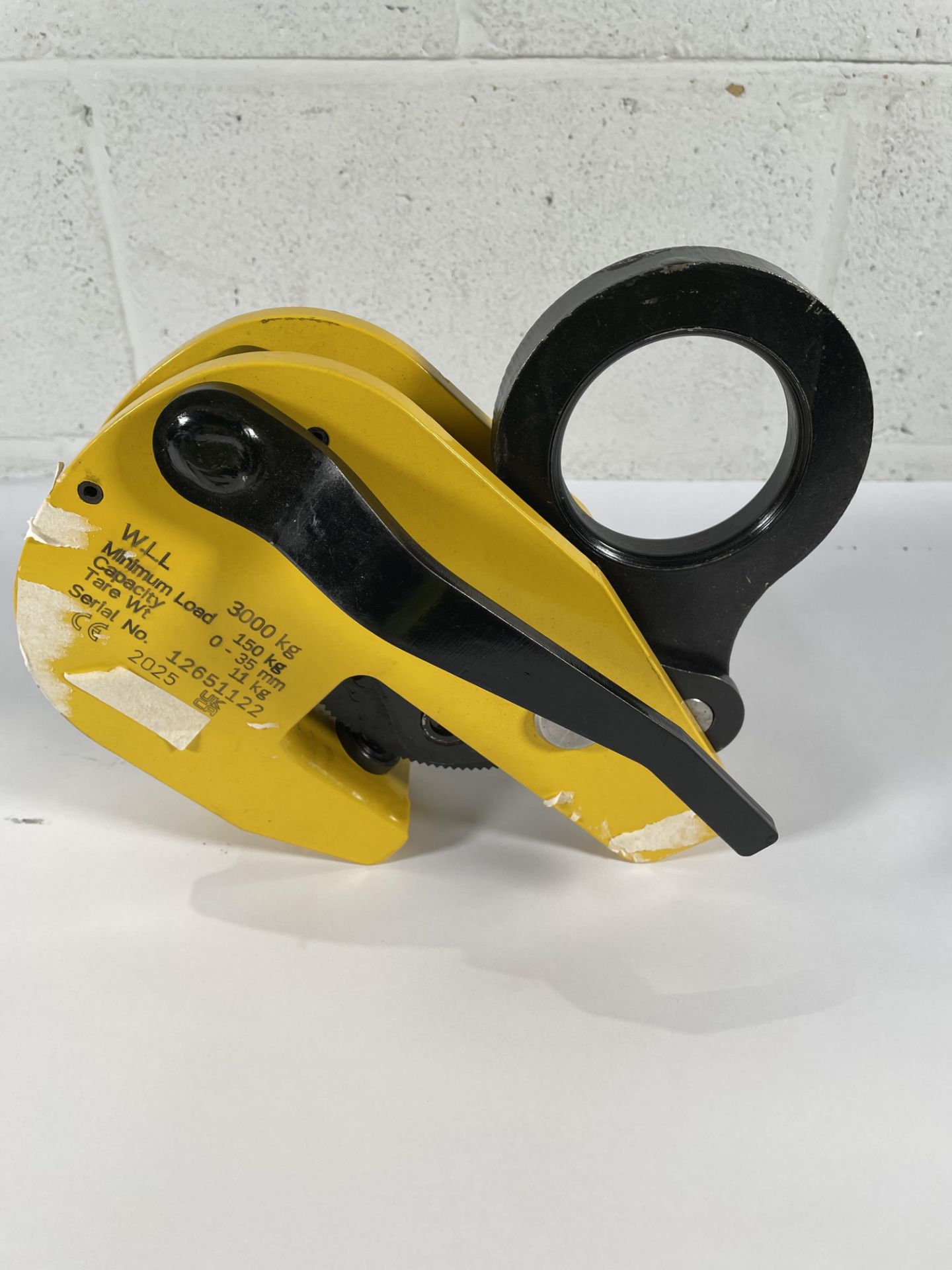 A Camlok horizontal flange girder stacking clamp, 3000kg.