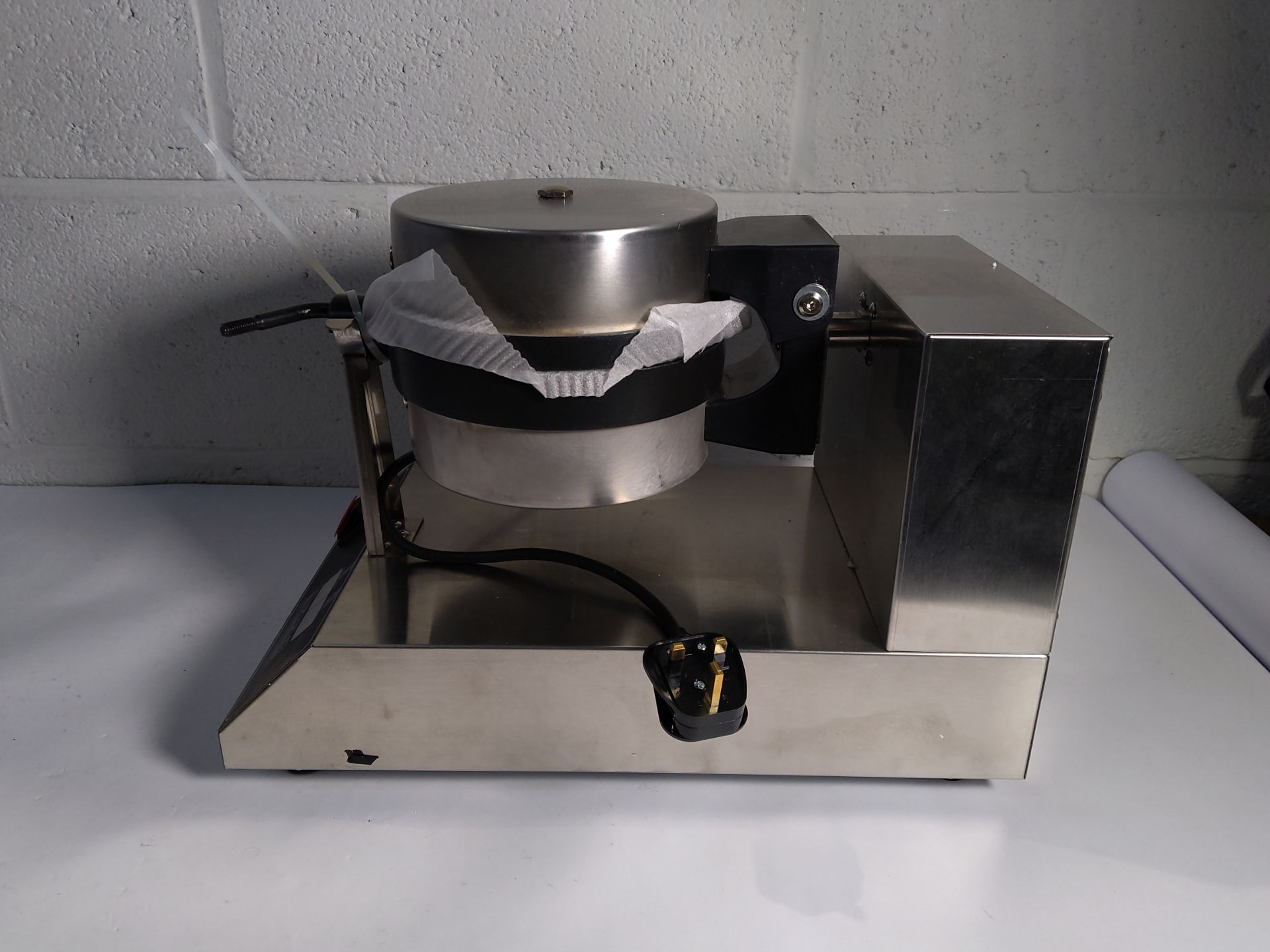 A pre-owned Xeoleo FQ-2205A DZ Waffle baker. - Image 2 of 3