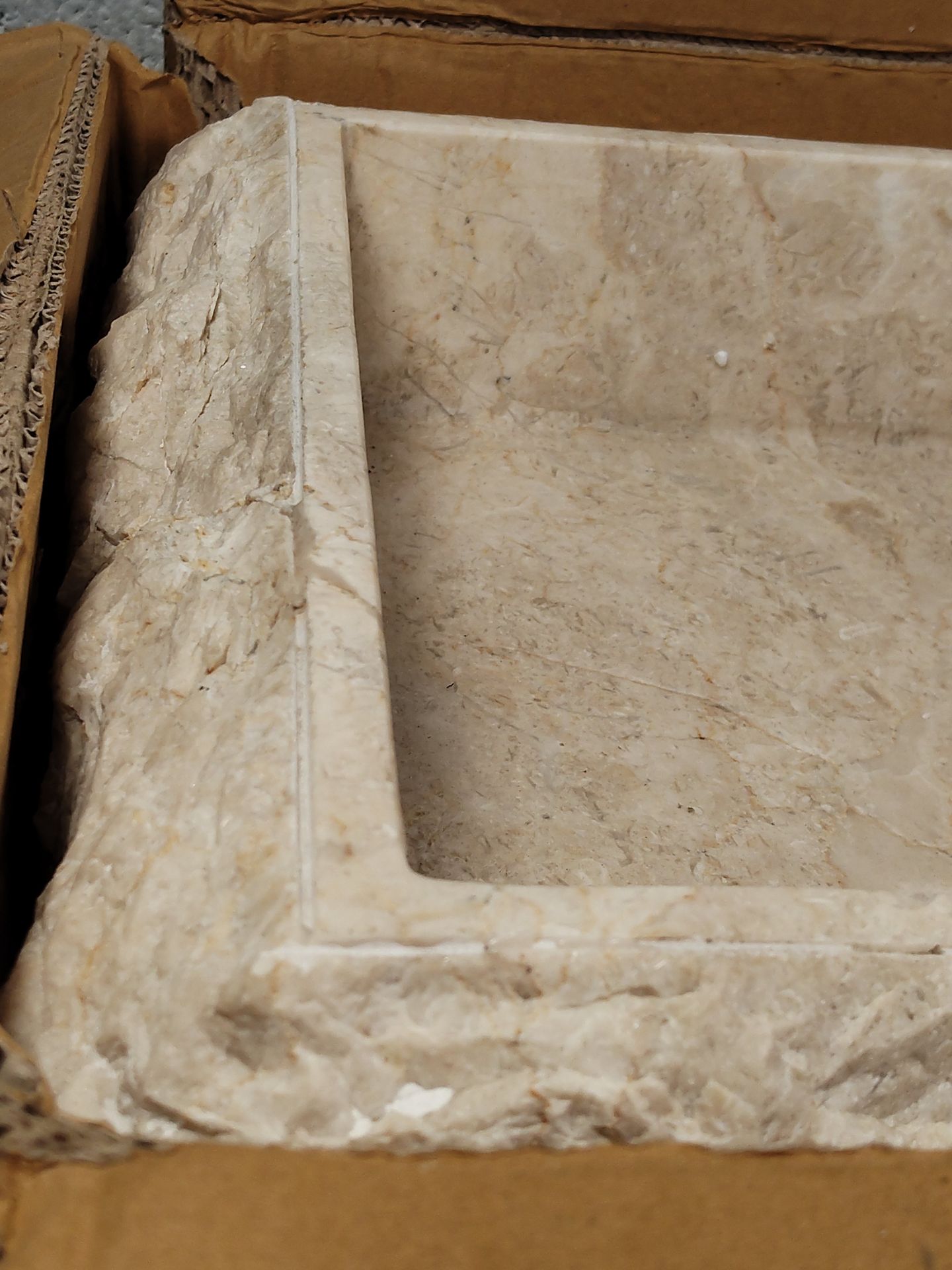 An as new rectangular stone sink with rough hewn exterior, colour: cream, Size 50 x 40 x 12 cm. - Image 2 of 3
