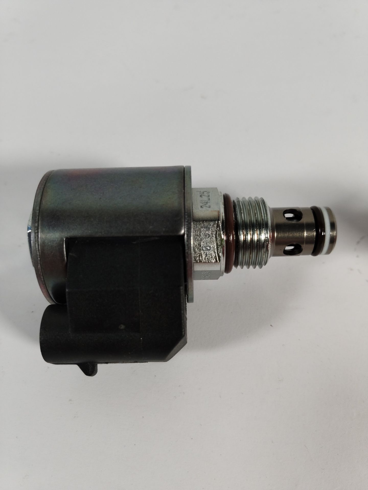 Approximately 120 as new HydraForce solenoid valves. - Image 3 of 3