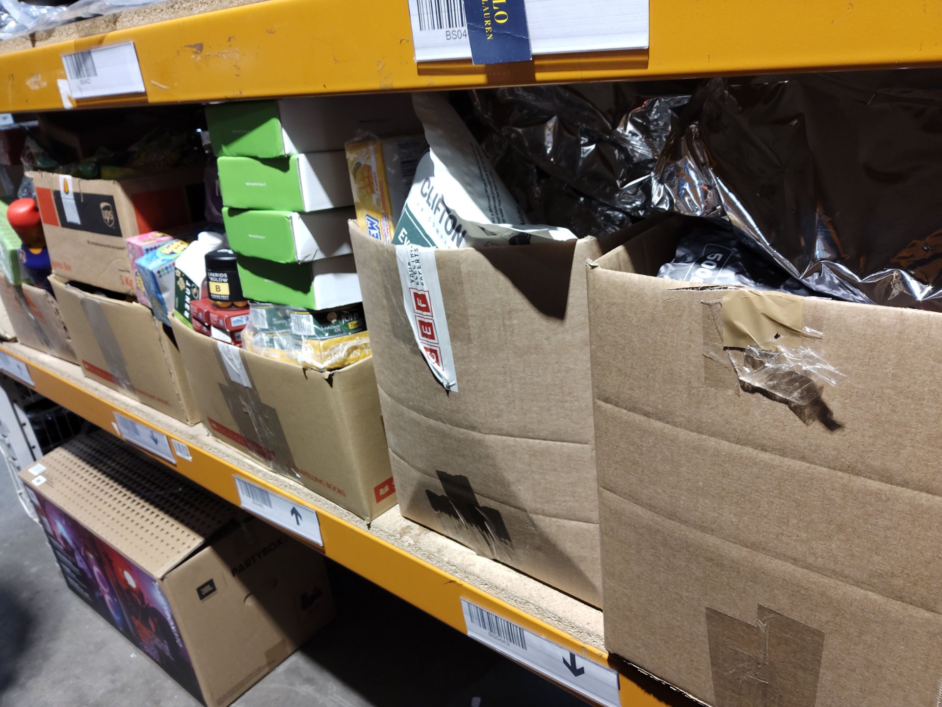 A shelf of assorted in-date food and confectionery products and related. - Image 2 of 2