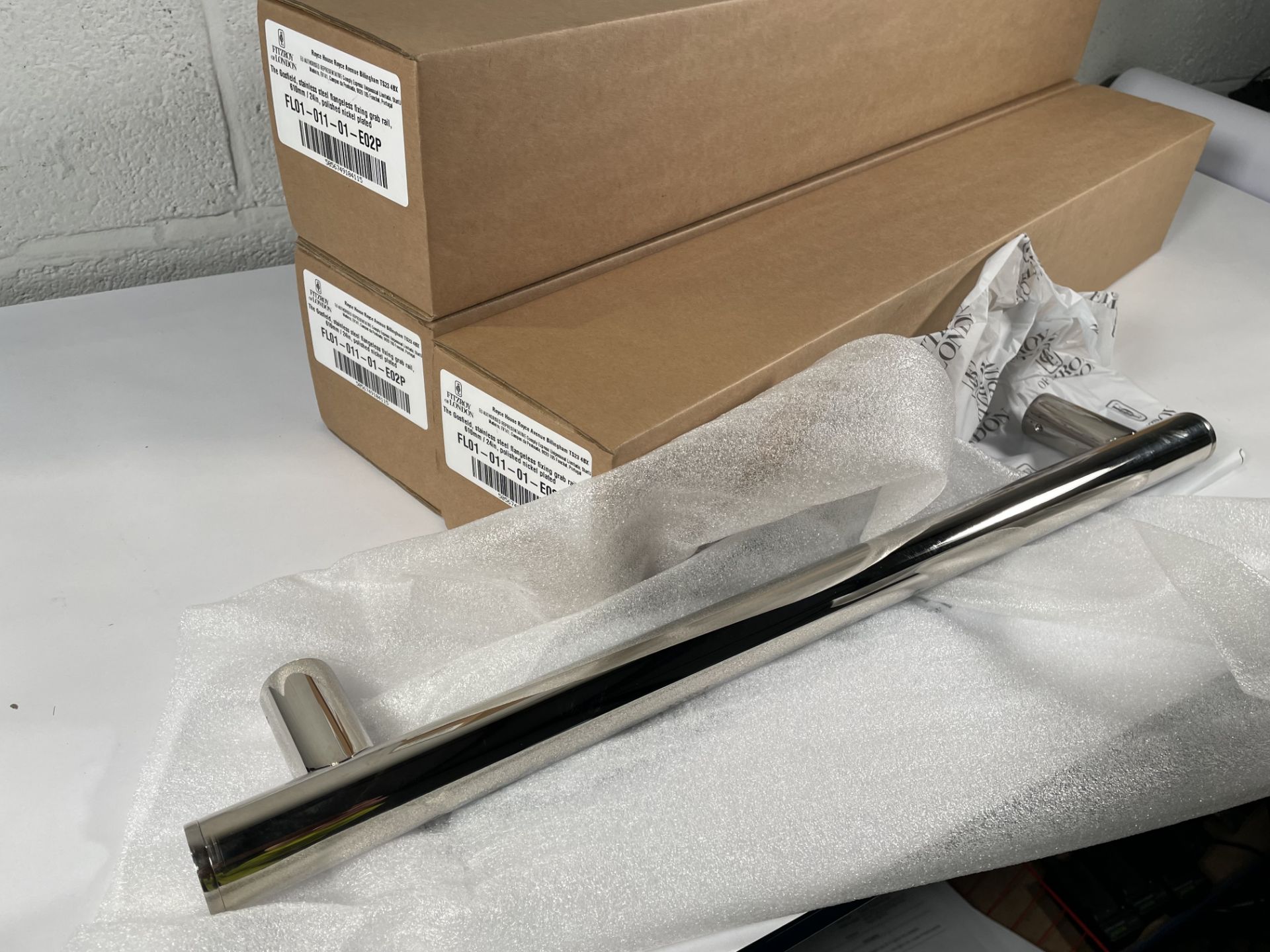 As new Fitzroy of London bathroom fixings: The Constable 800mm, stainless steel, concealed fixing, s - Image 3 of 4