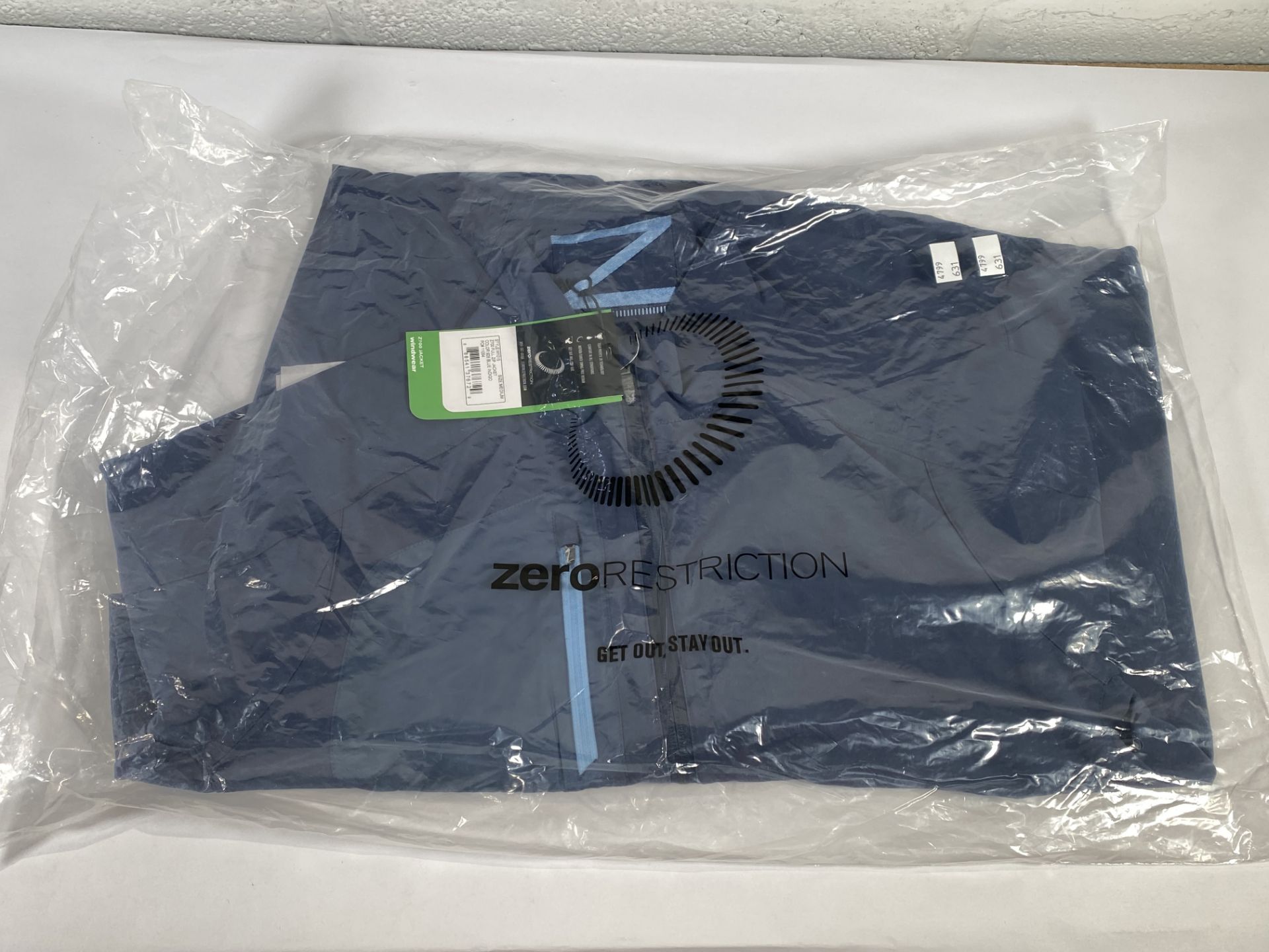 A Zero Restriction power torque full zip (Medium).