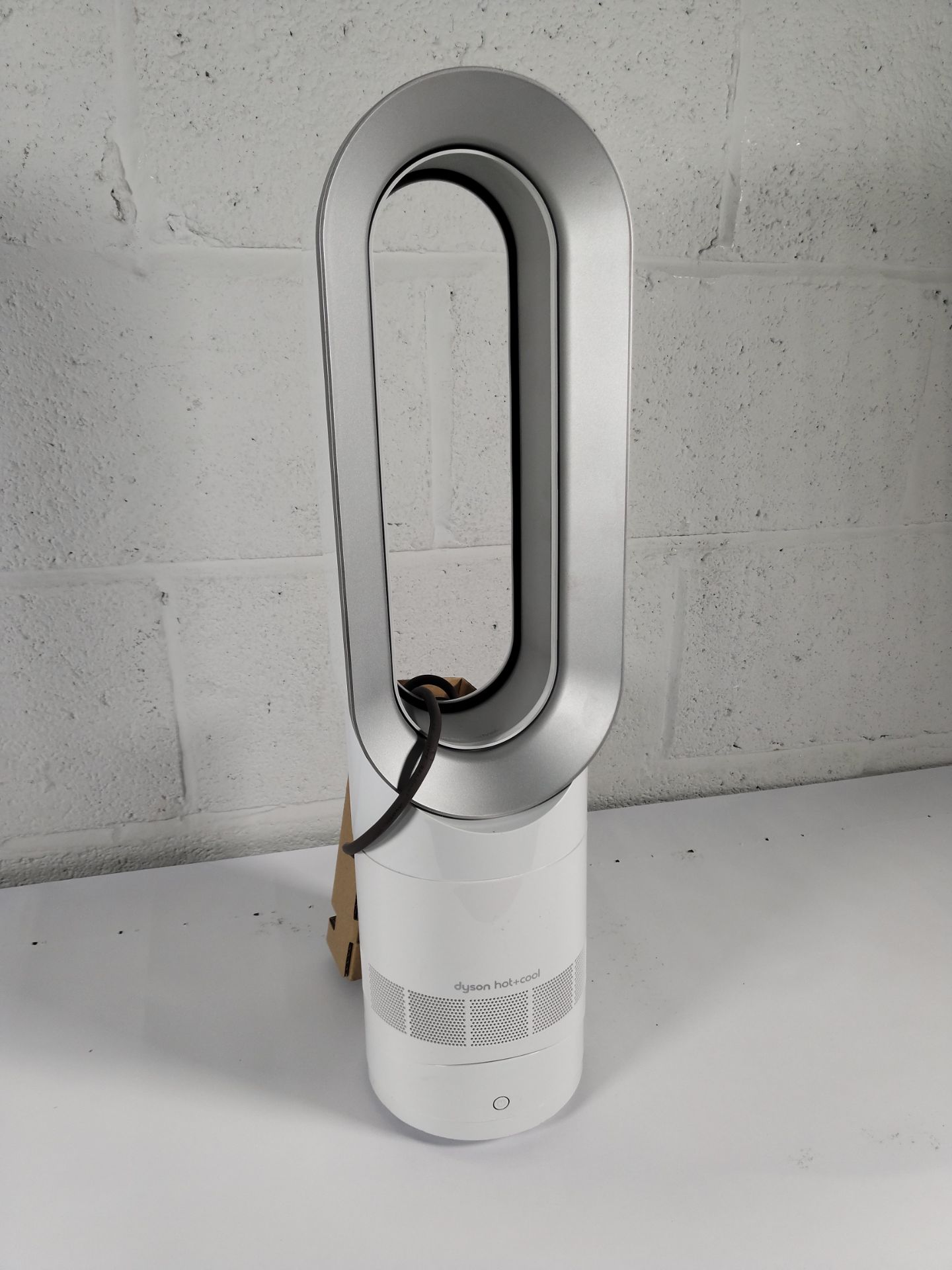 A pre-owned Dyson hot cool jet focus AM09 white nickel (requires stand and remote control).