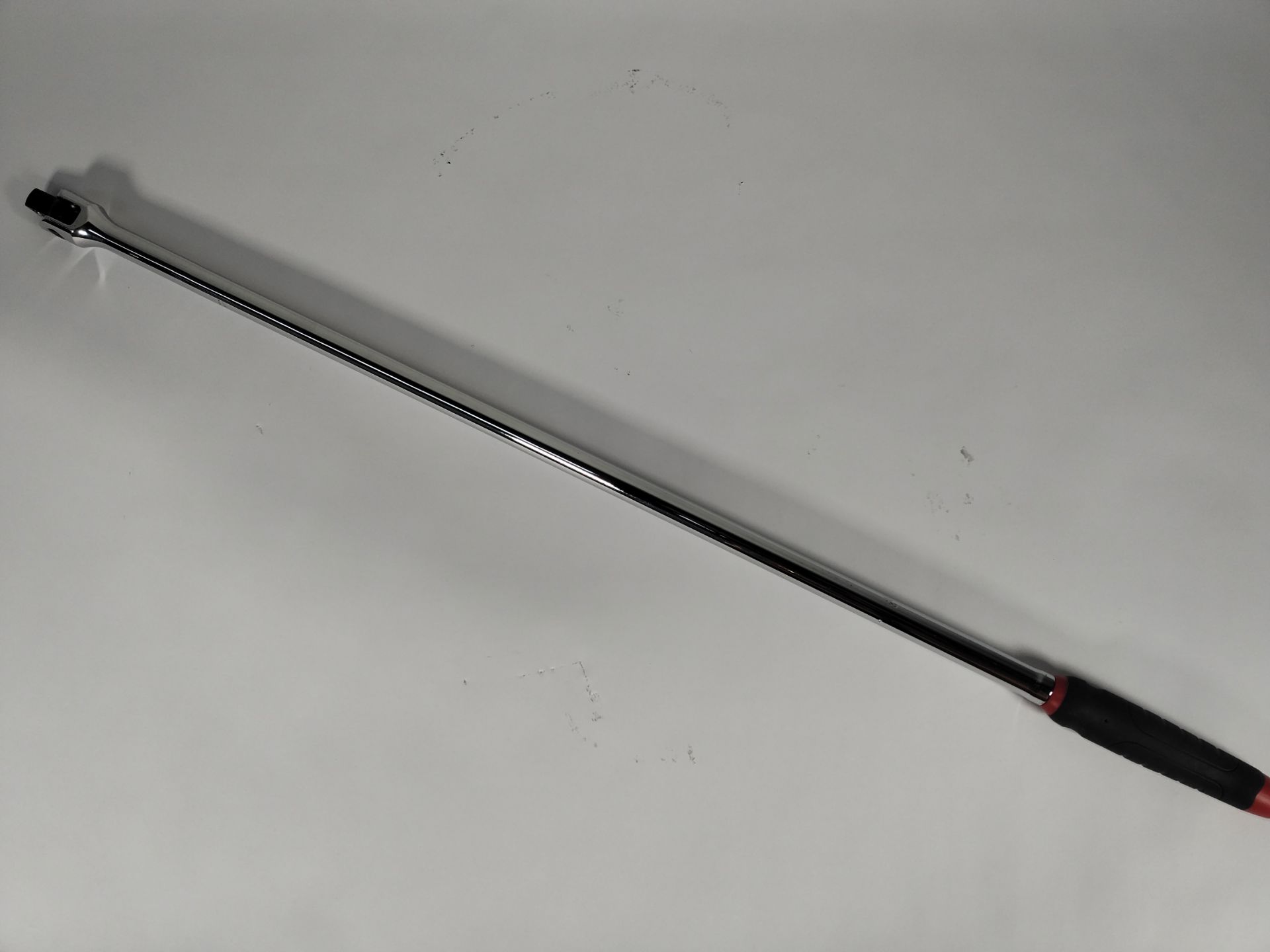 A Mac-Tools 1/2 bi-material breaker bar (V30SFA).