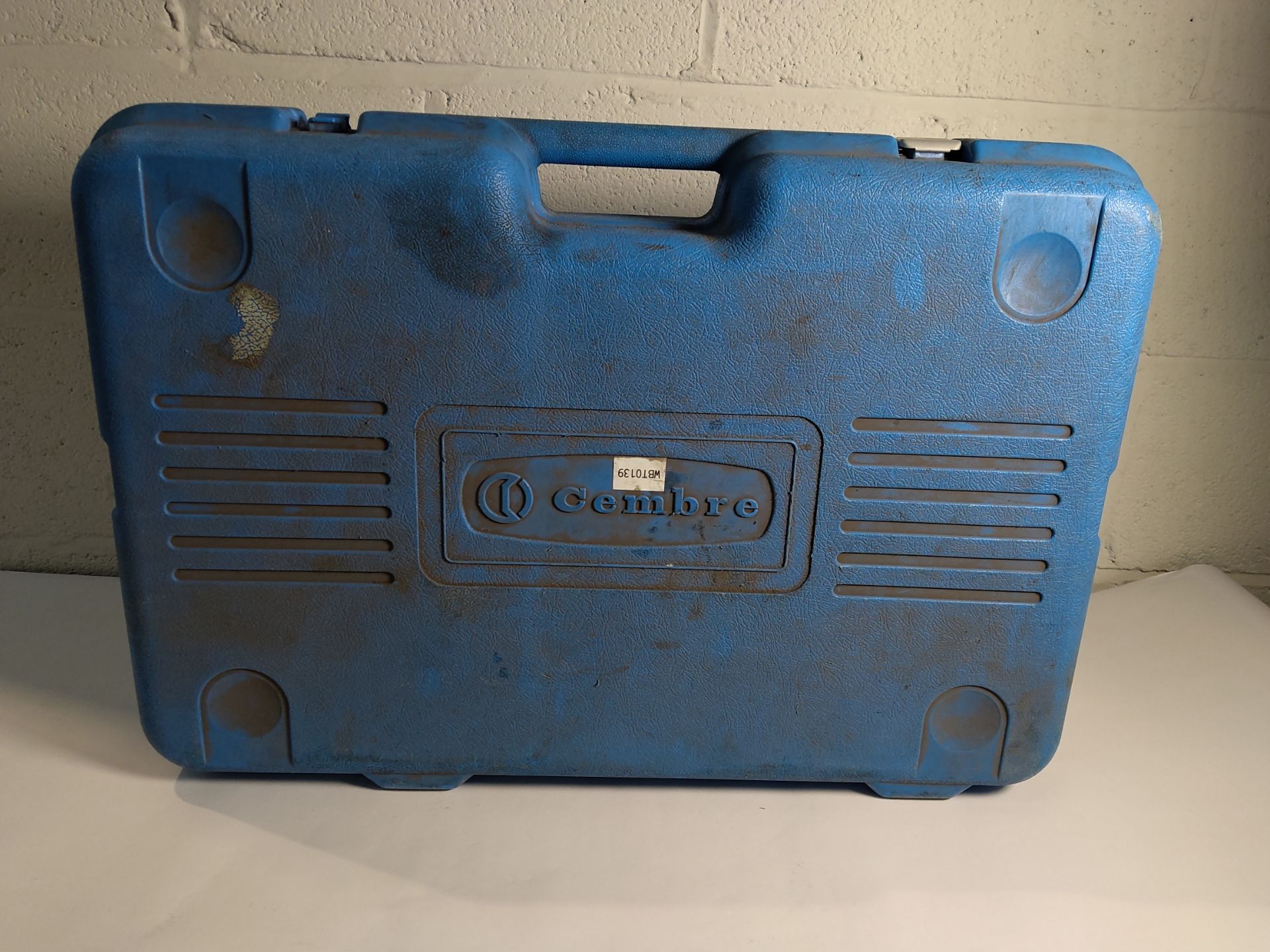 A pre-owned Cembre B1300-C Hydraulic Cordless Crimping tool with 2x rechargeable batteries and carry