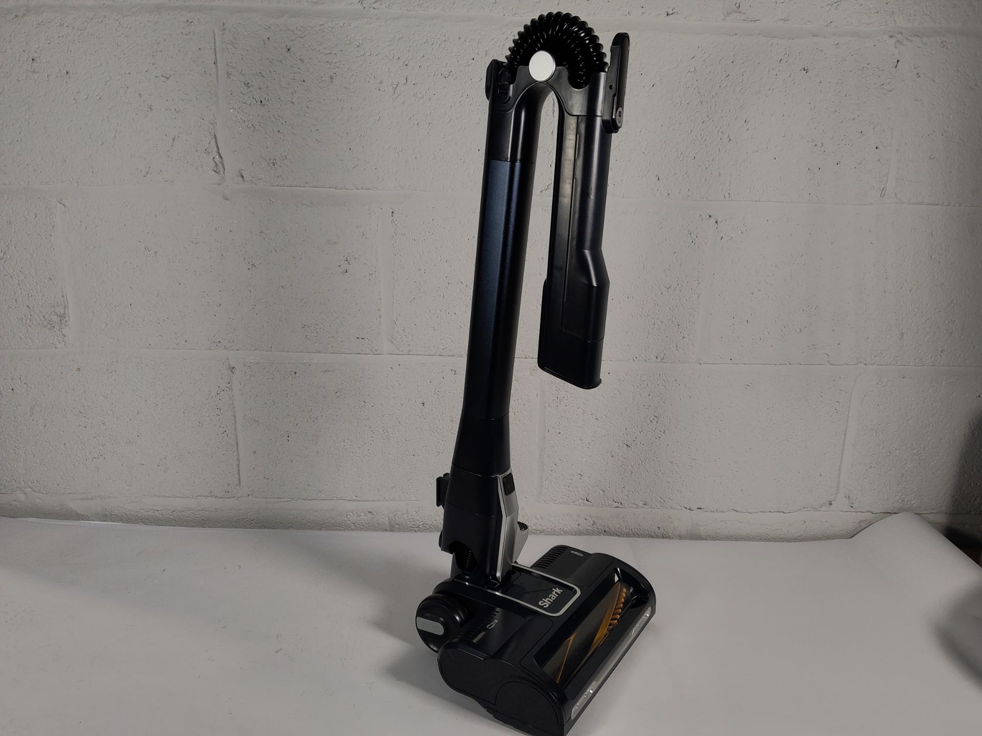 Pre-owned Shark Dynamic Bagless Vacuum Cleaner CZ250UKTDB 66. - Image 6 of 7