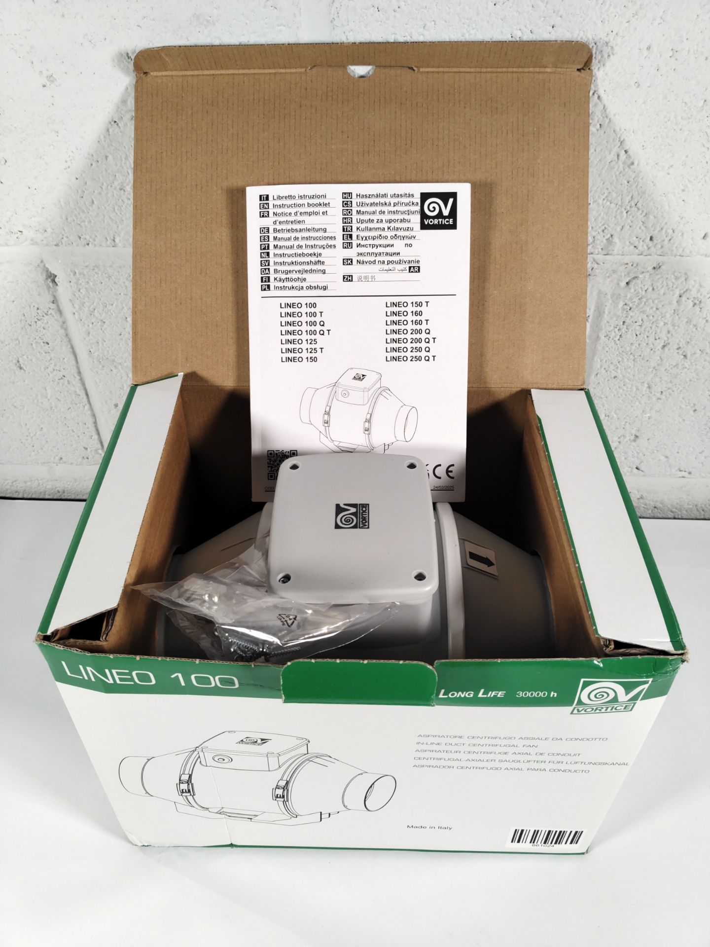 An as new Vortice Lineo 100T mixed flow commercial in-line 4" 100mm extractor fan, long life 30000h, - Image 2 of 2