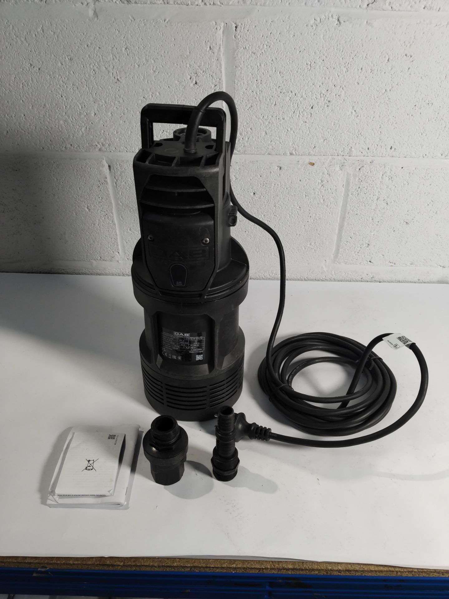 An AB Divertek 500 NA submersible pump, box slighty broken and opened (UK adaptor required) (6020949 - Image 2 of 3