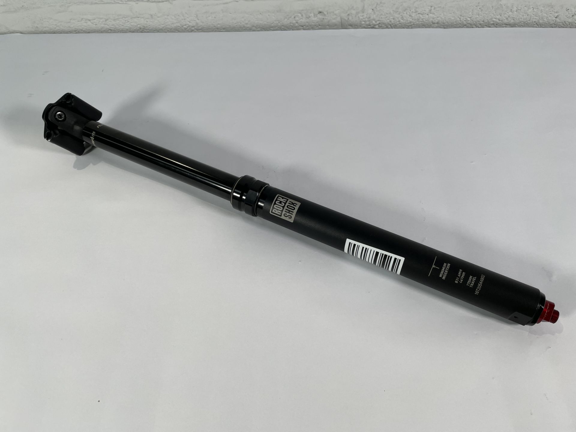 A Rockshox Reverb 31.6, 175mm Travel seat post.