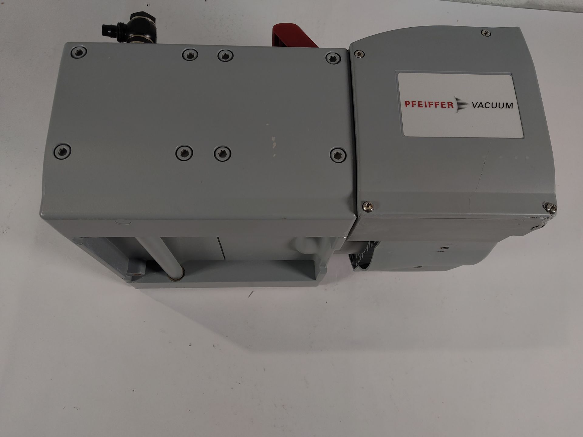 Pre-owned Pfeiffer MVP 070-3 Diaphragm. Vacuum Pump with manual. - Image 3 of 4