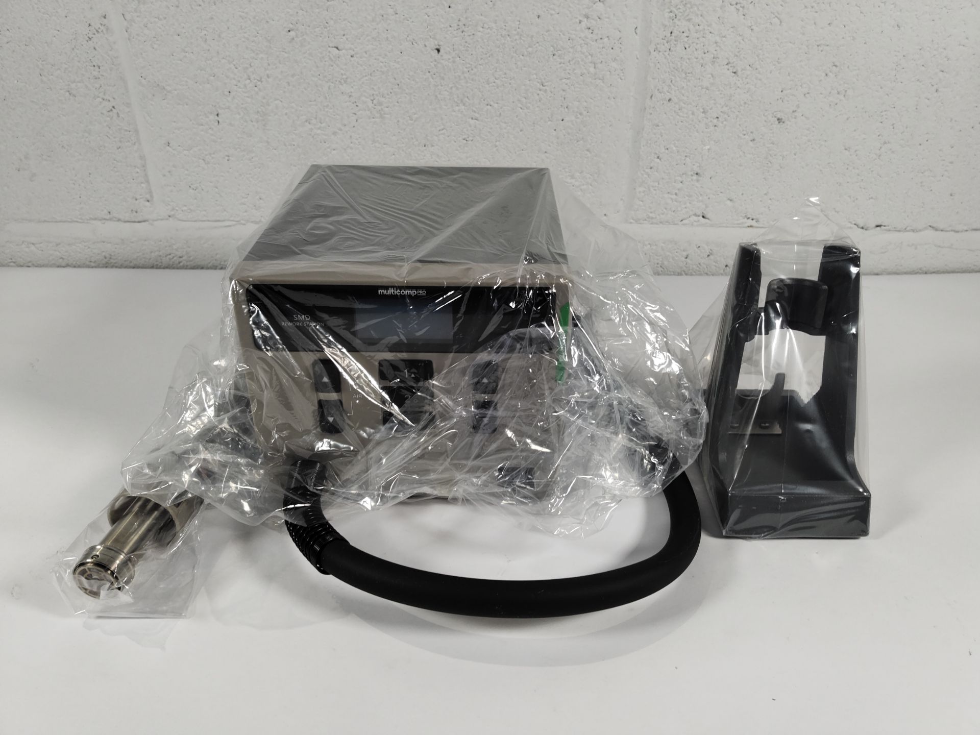 An as new Multi Comp Pro, SMD Hot Air Station 1000W, 220V-240V, UK (MP740784).