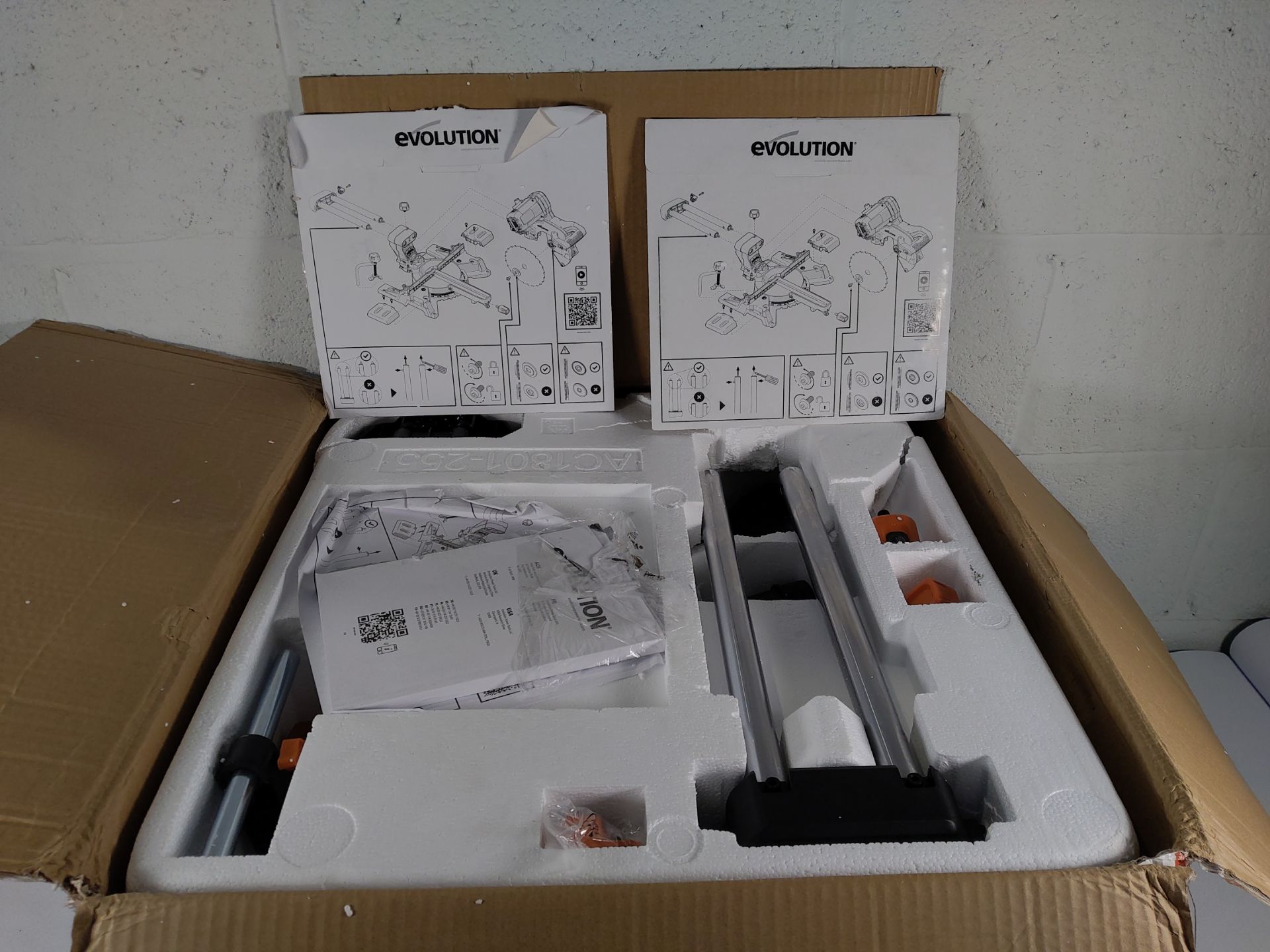 An as new Evolution Double Bevel TCT Multi-Material Cutting Sliding Mitre Saw, 255mm, 200W (R255 SMS - Image 3 of 3